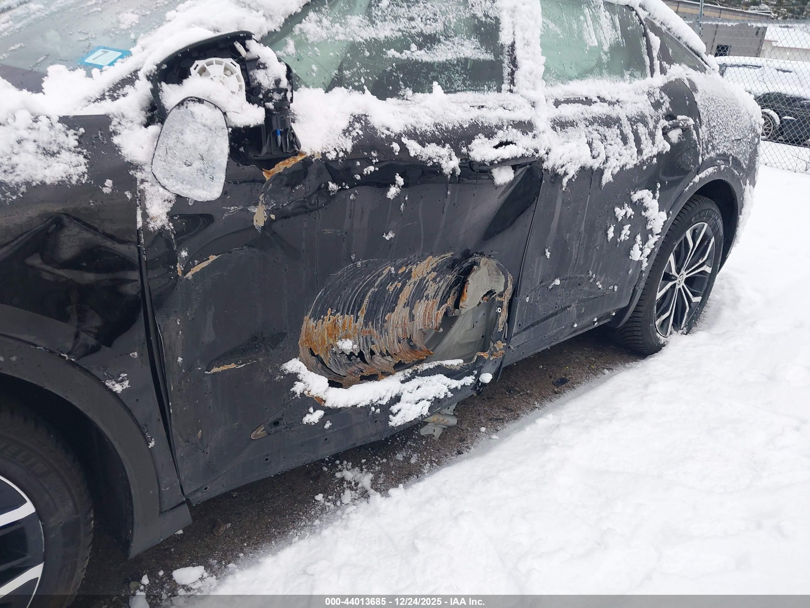 TOYOTA CROWN image 6