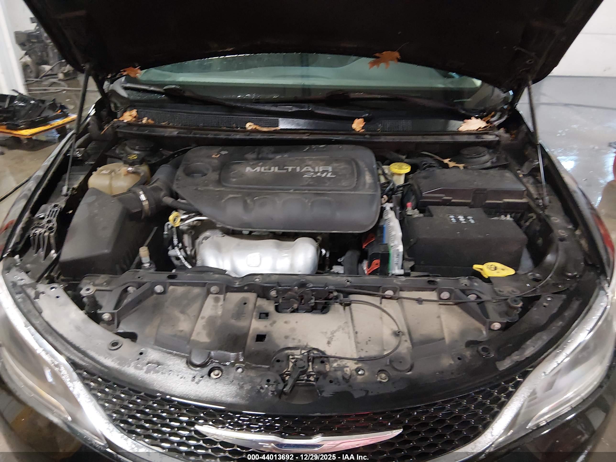 CHRYSLER 200 image 10