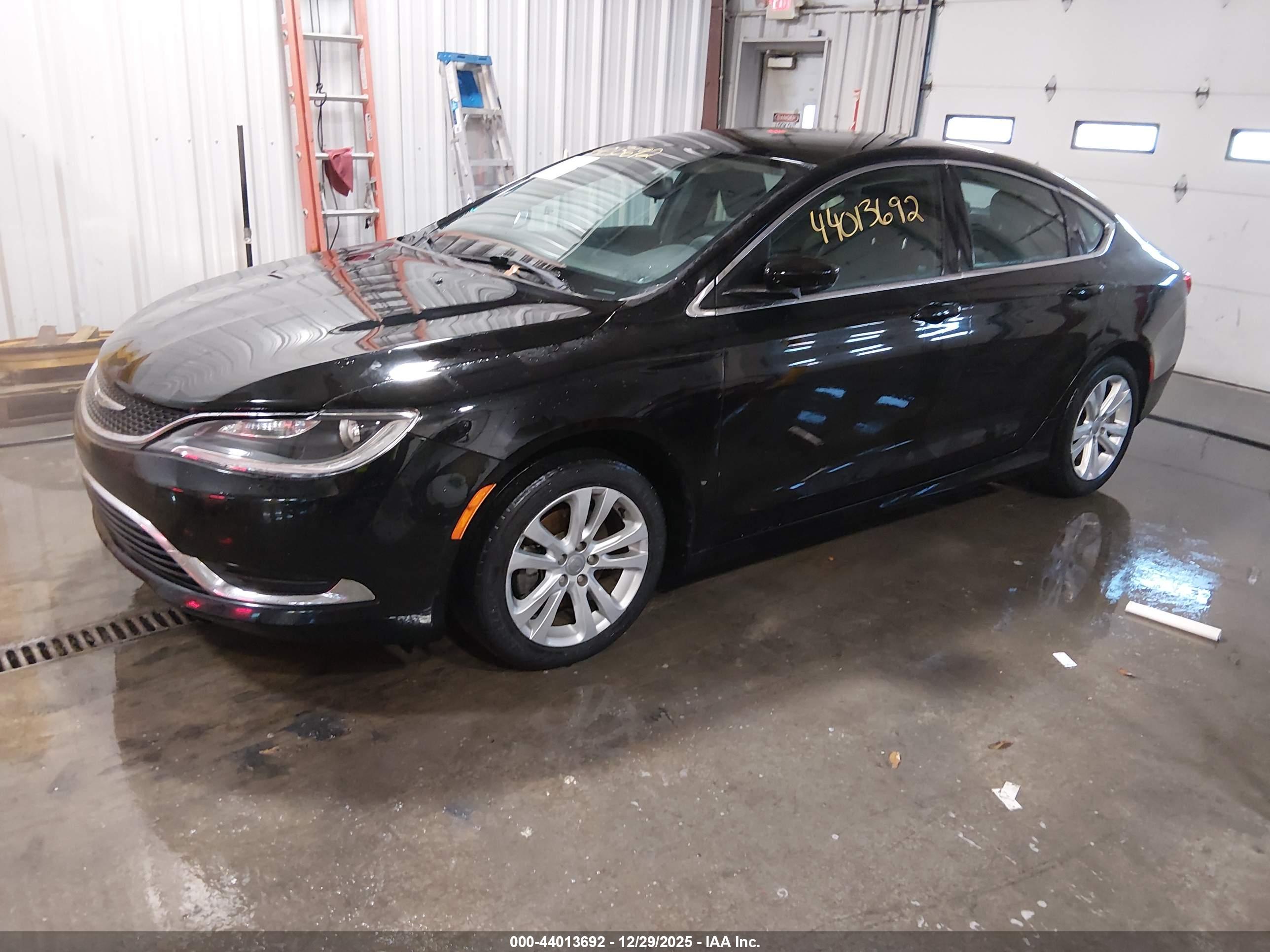 CHRYSLER 200 image 2