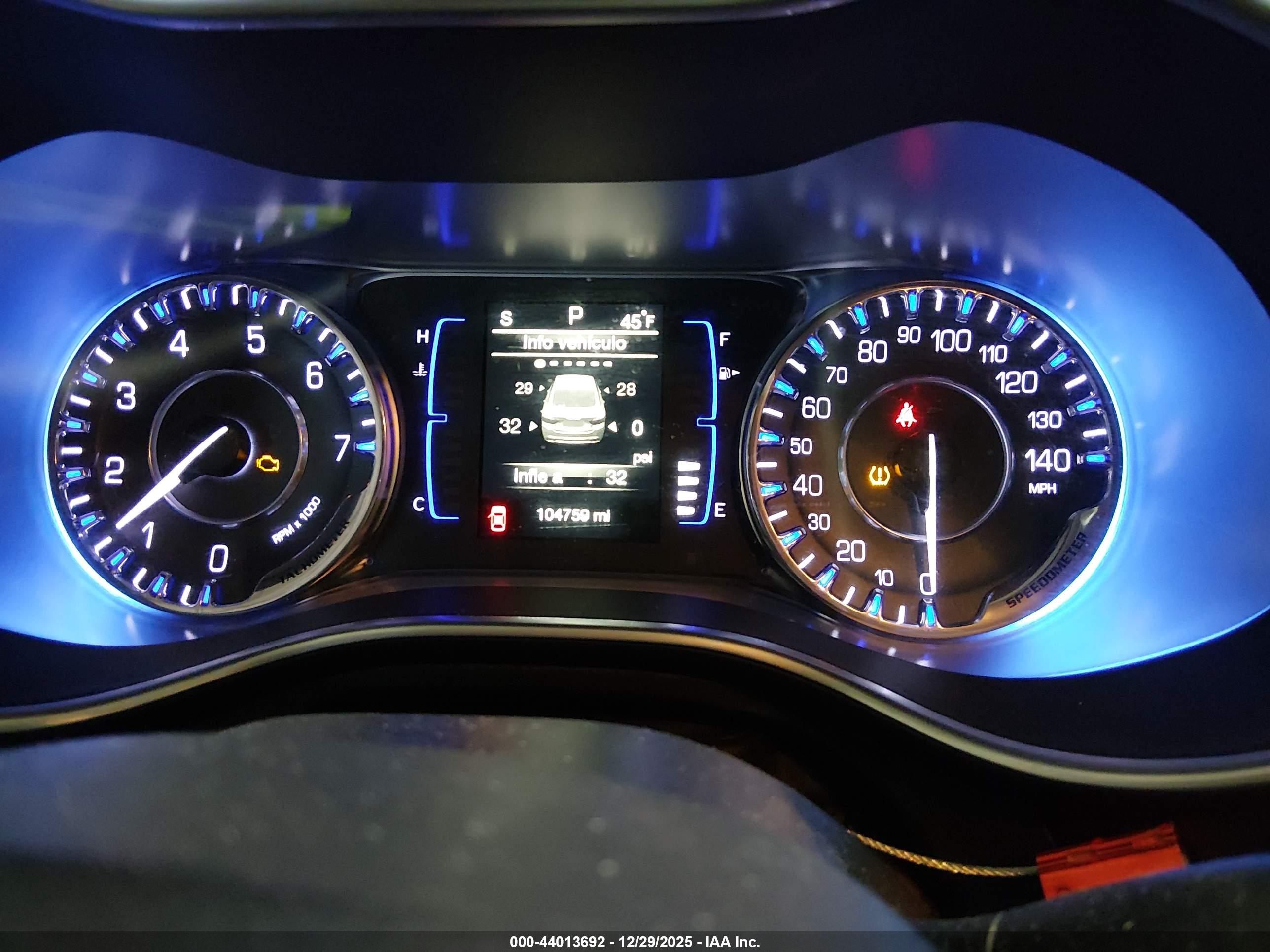CHRYSLER 200 image 7
