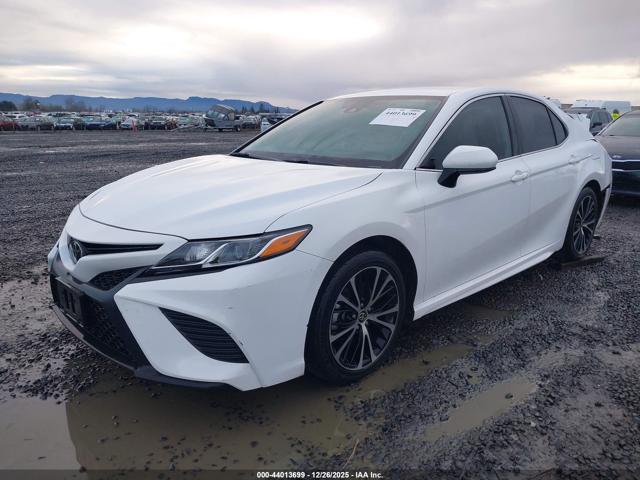 TOYOTA CAMRY image 2