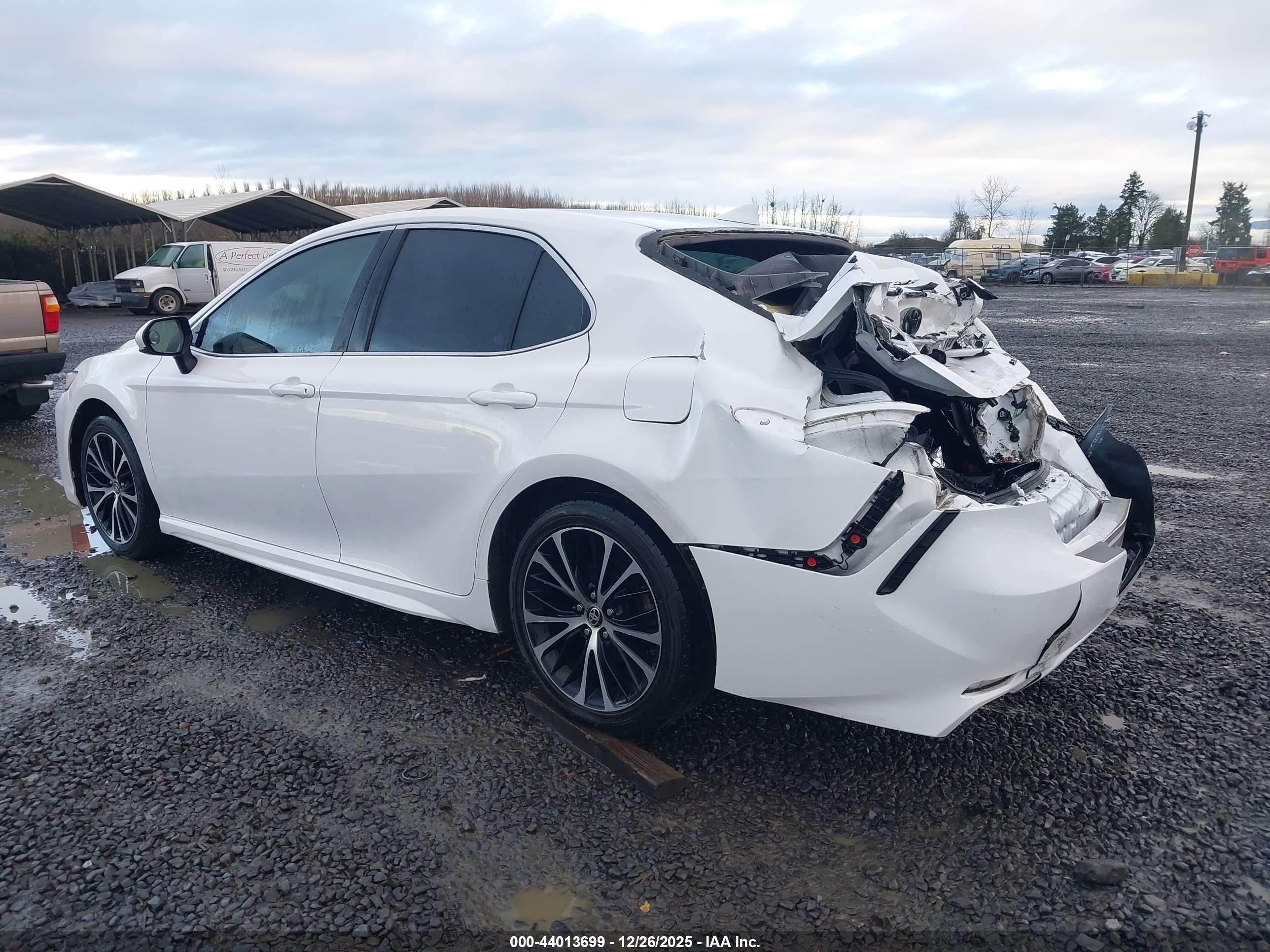 TOYOTA CAMRY image 3
