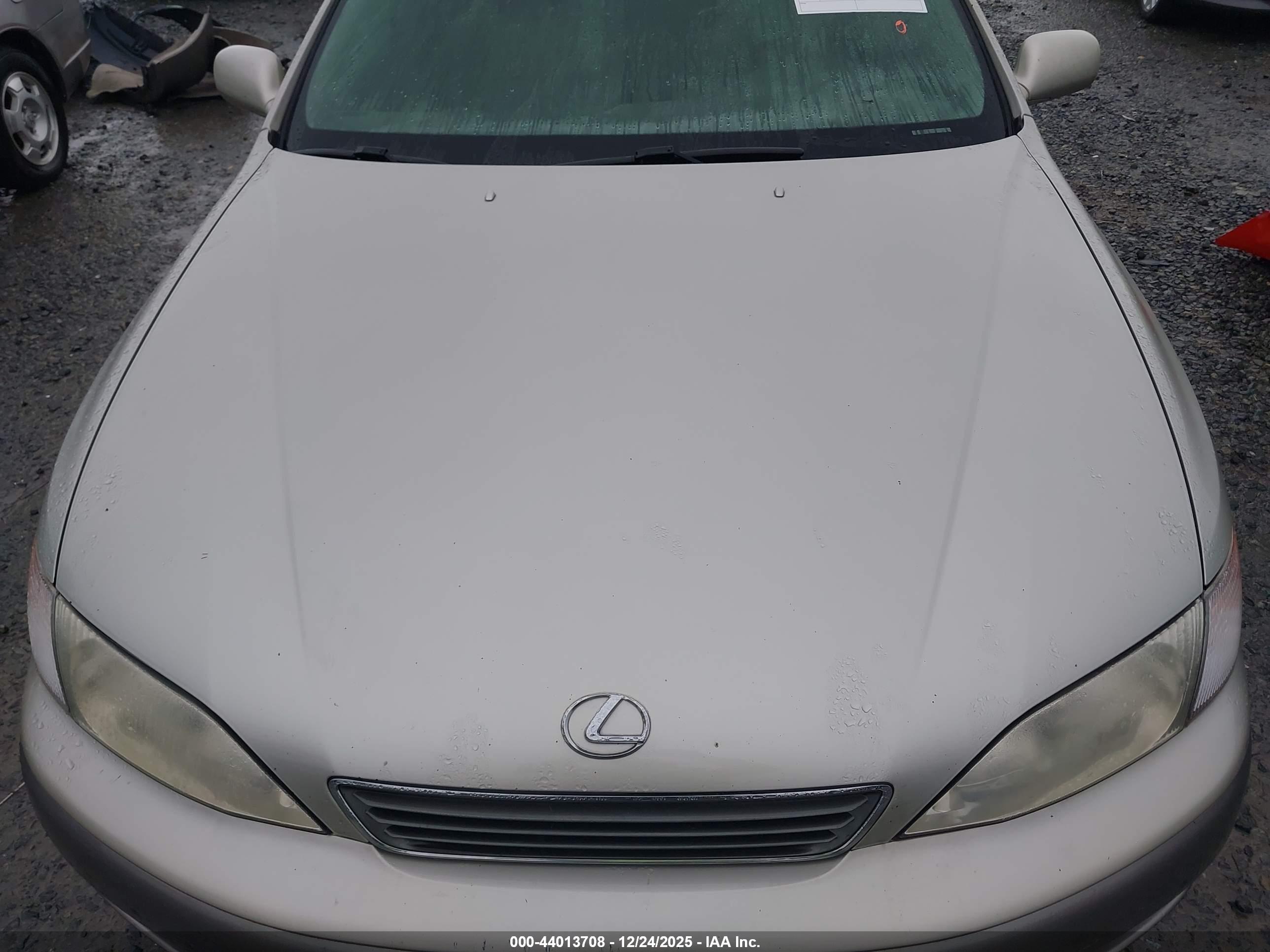 LEXUS ES image 10
