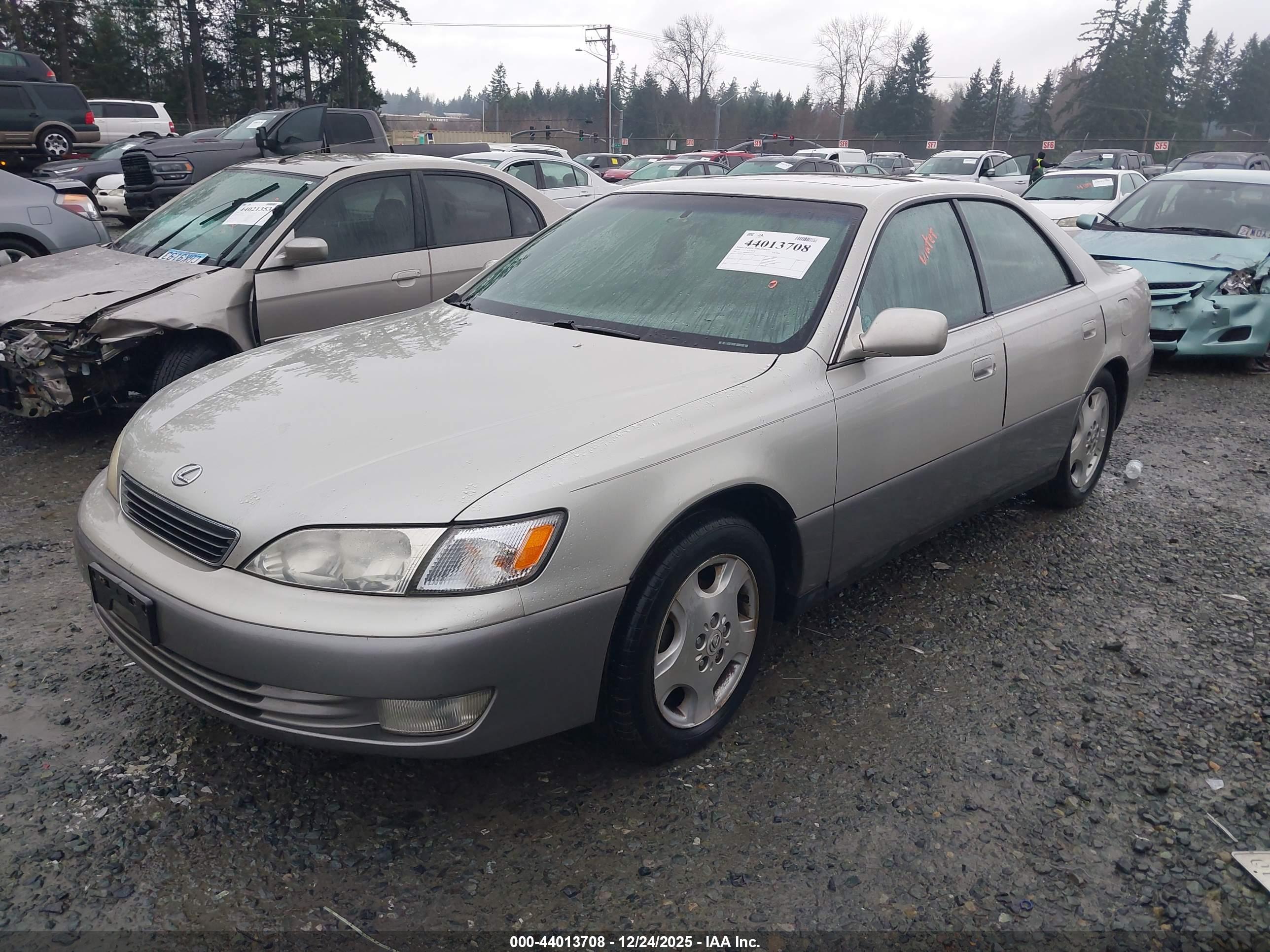 LEXUS ES image 2