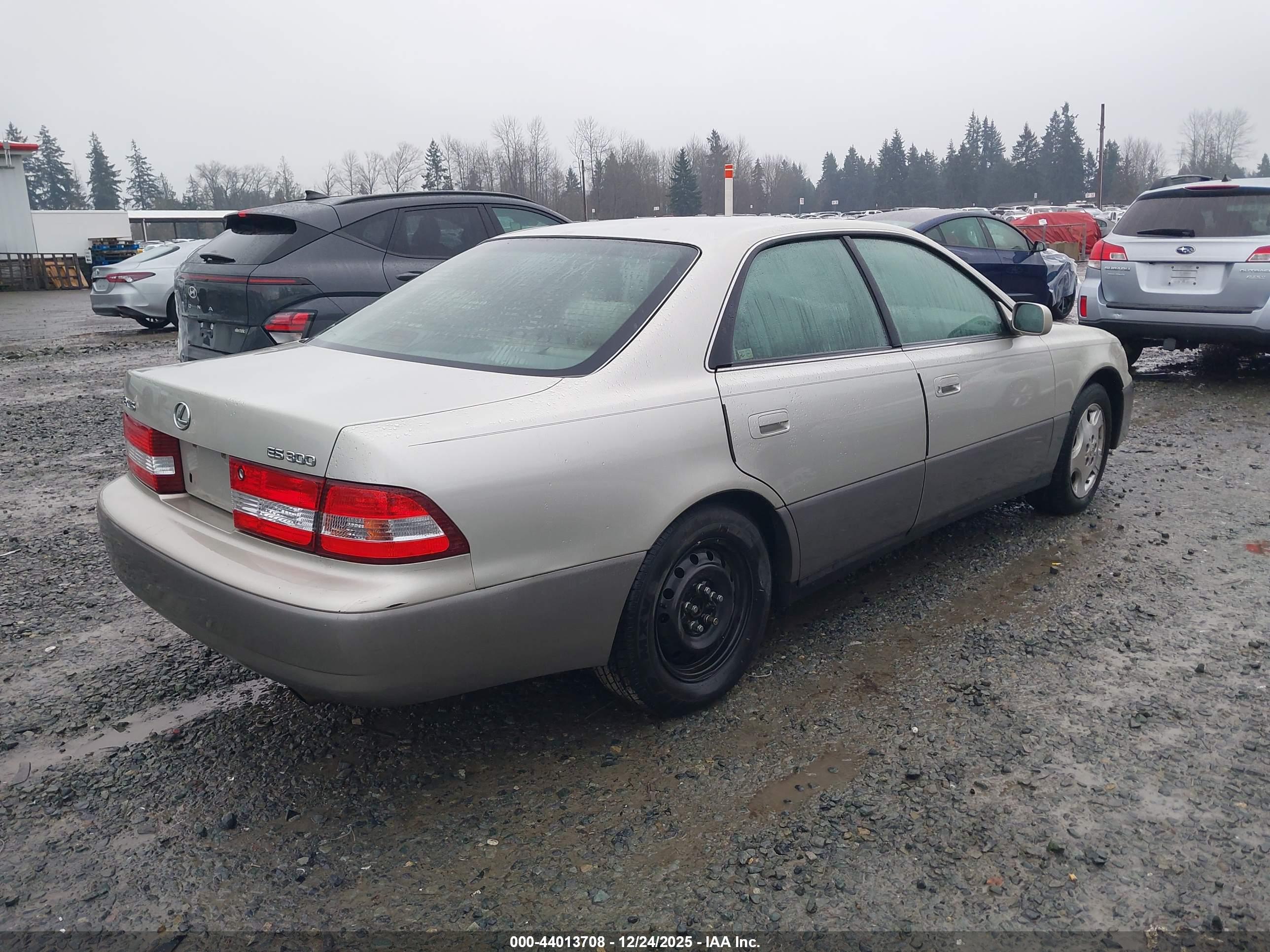 LEXUS ES image 4