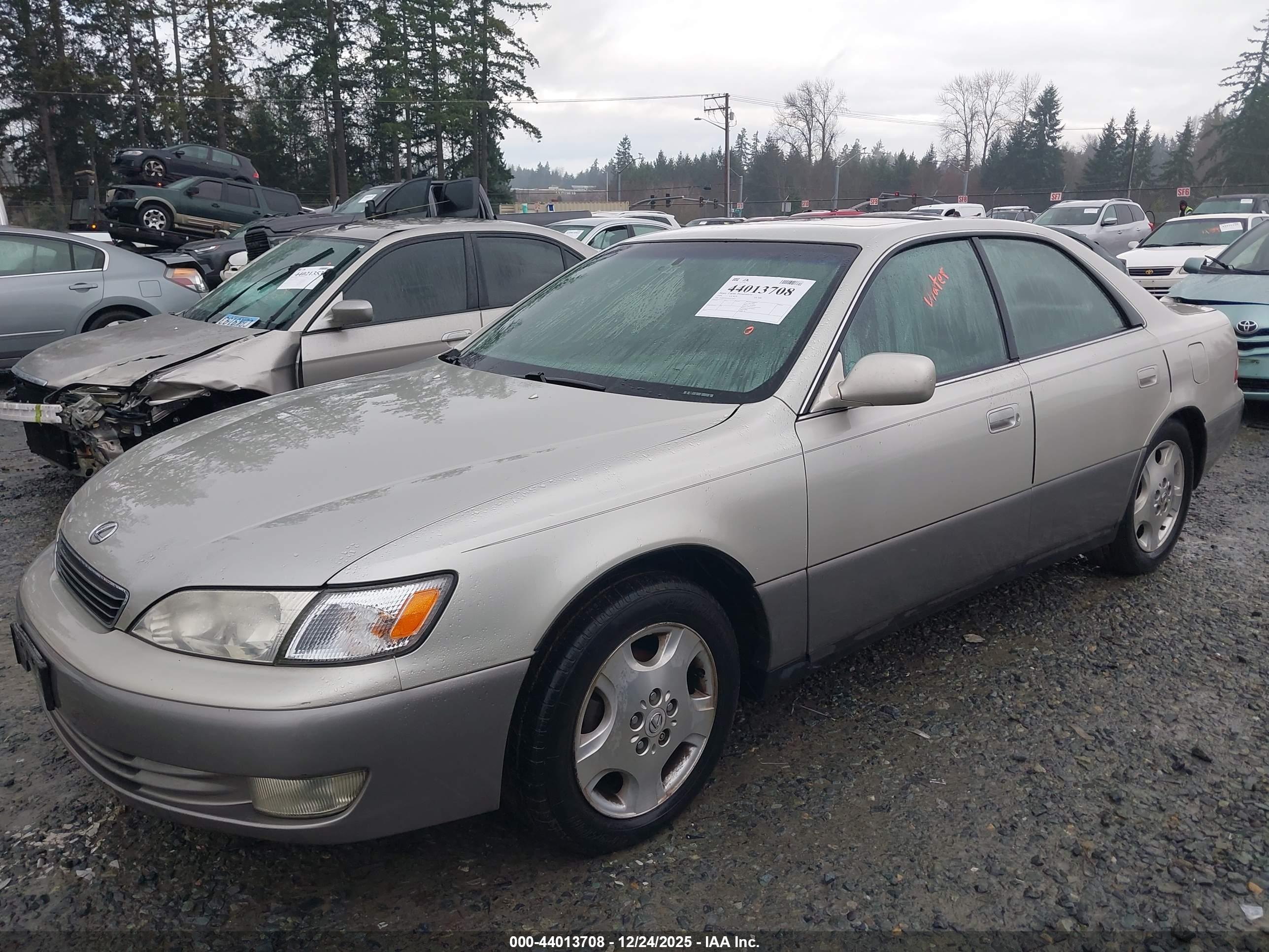 LEXUS ES image 6
