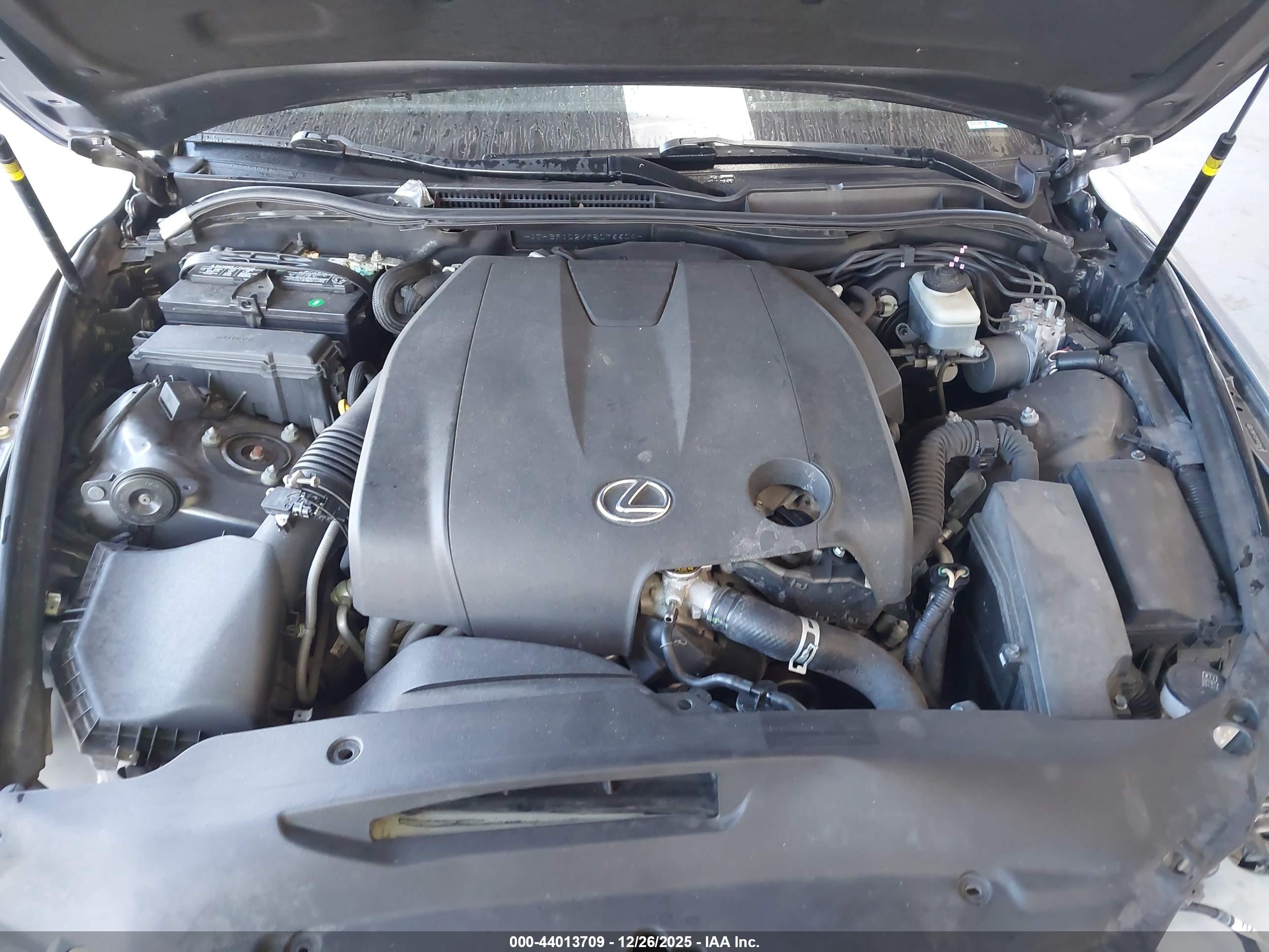 LEXUS IS image 10
