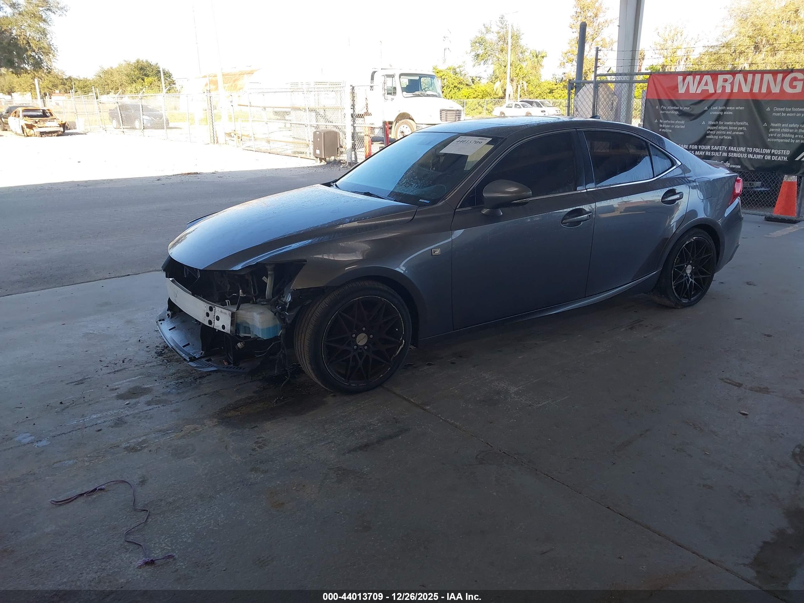 LEXUS IS image 2