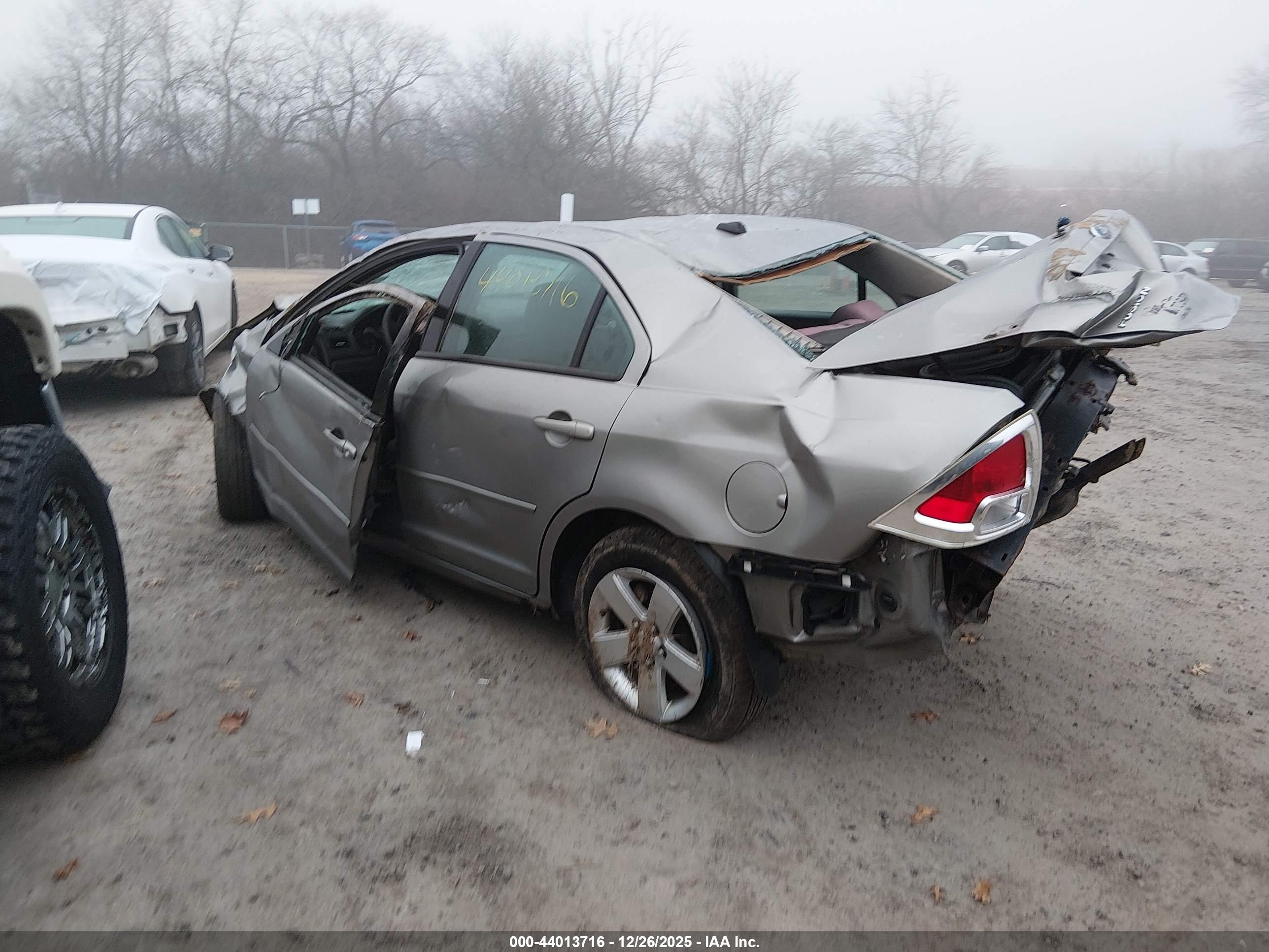 FORD FUSION image 3