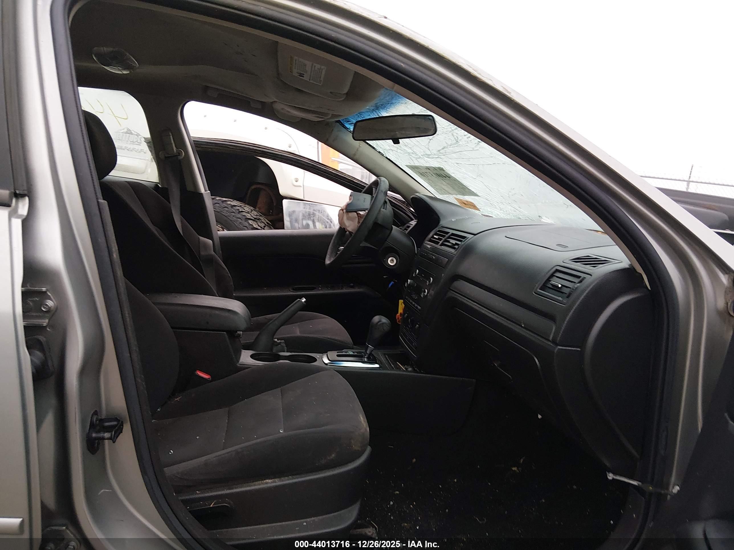 FORD FUSION image 5
