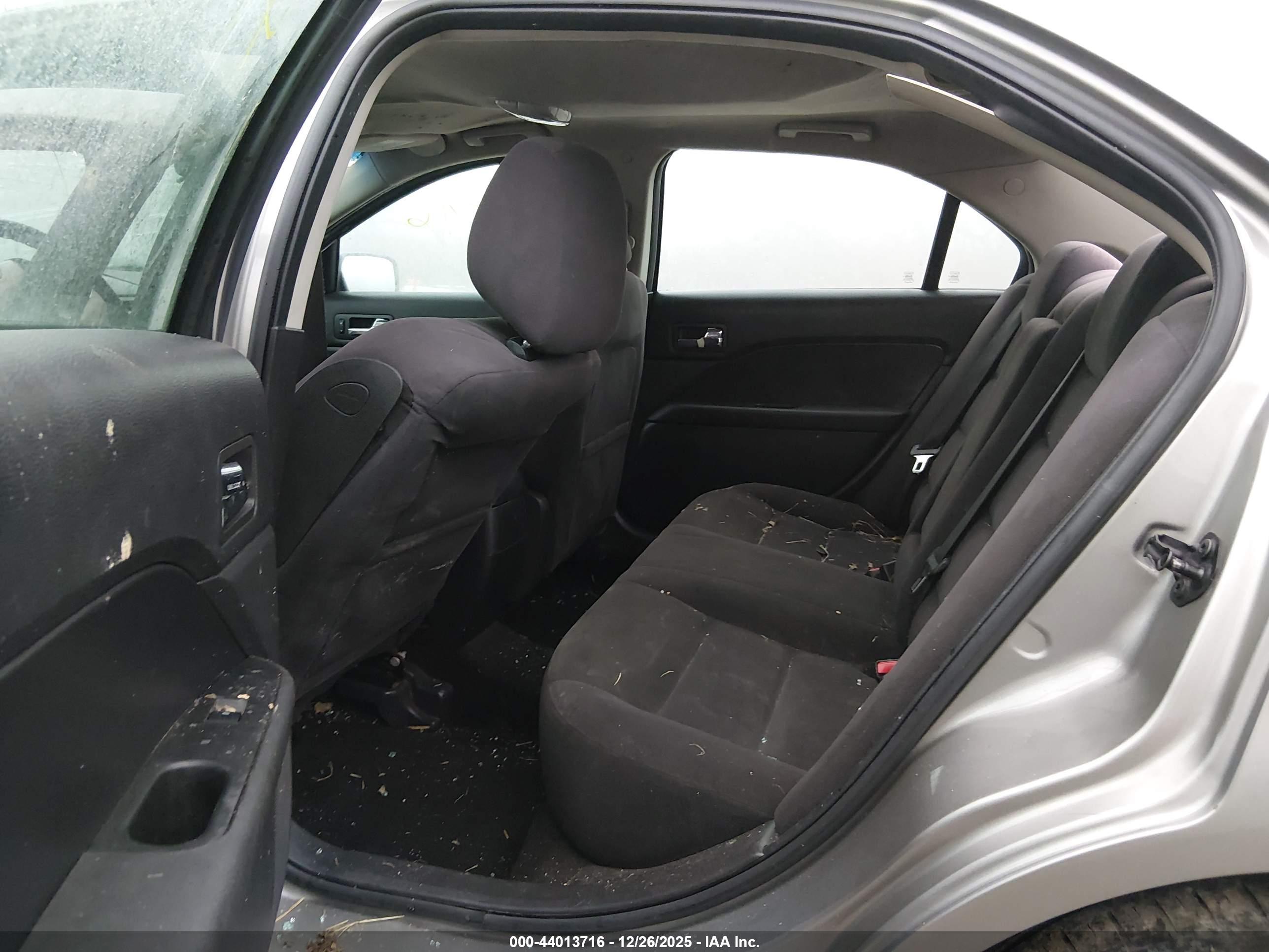 FORD FUSION image 8