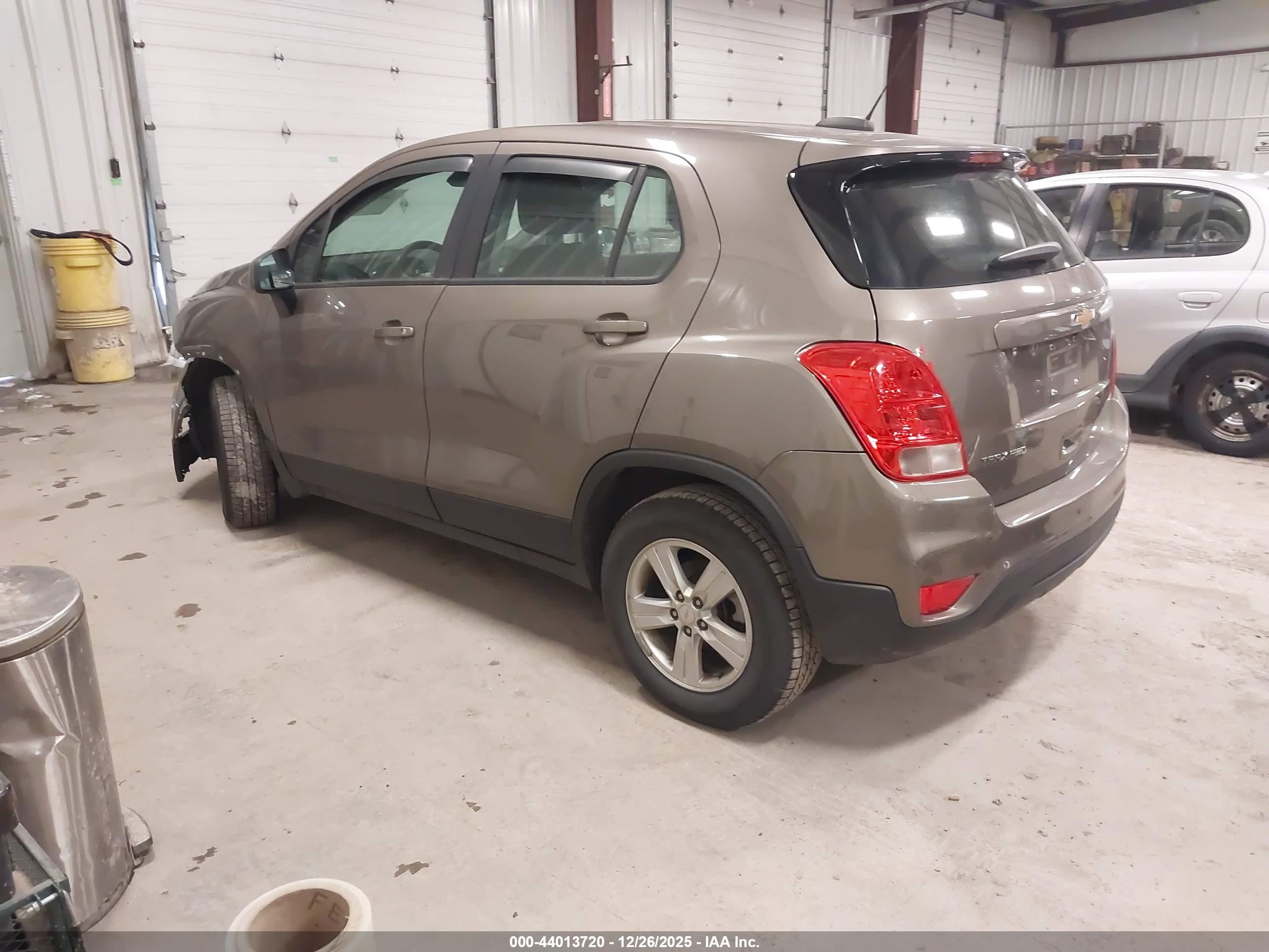 CHEVROLET TRAX image 3