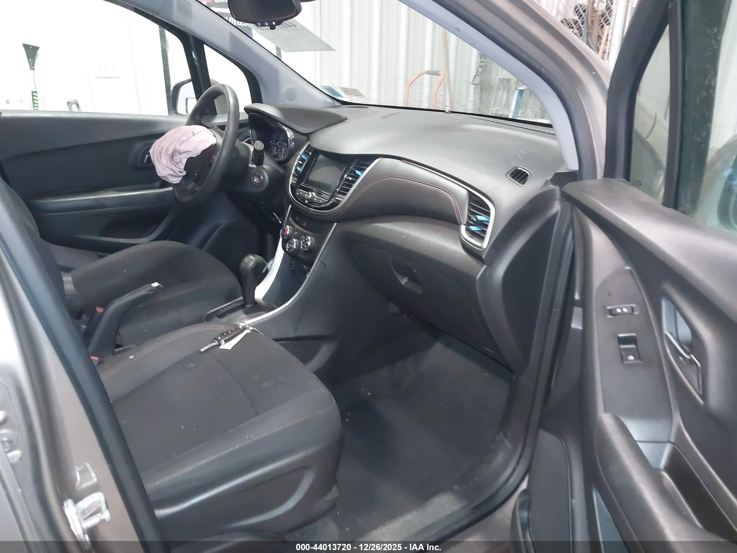 CHEVROLET TRAX image 5