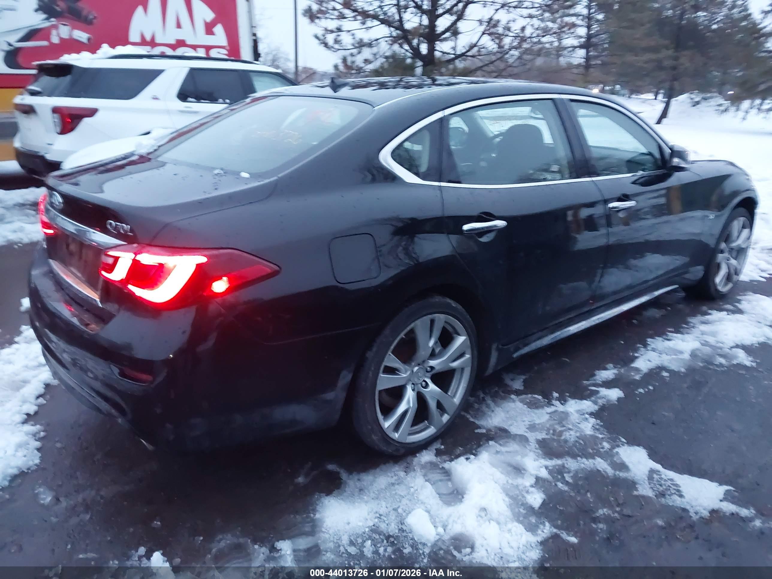 INFINITI Q70L image 4