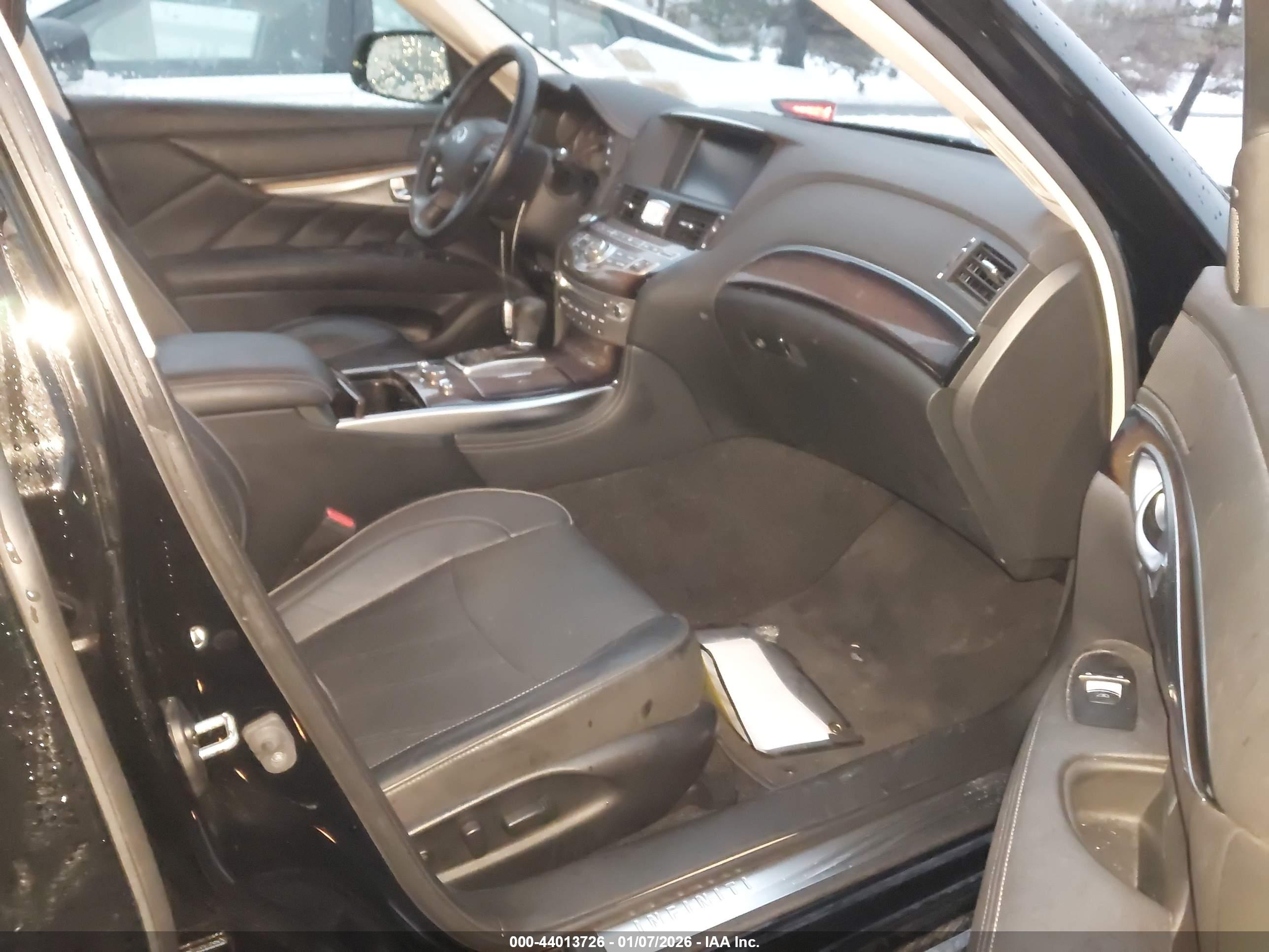 INFINITI Q70L image 5