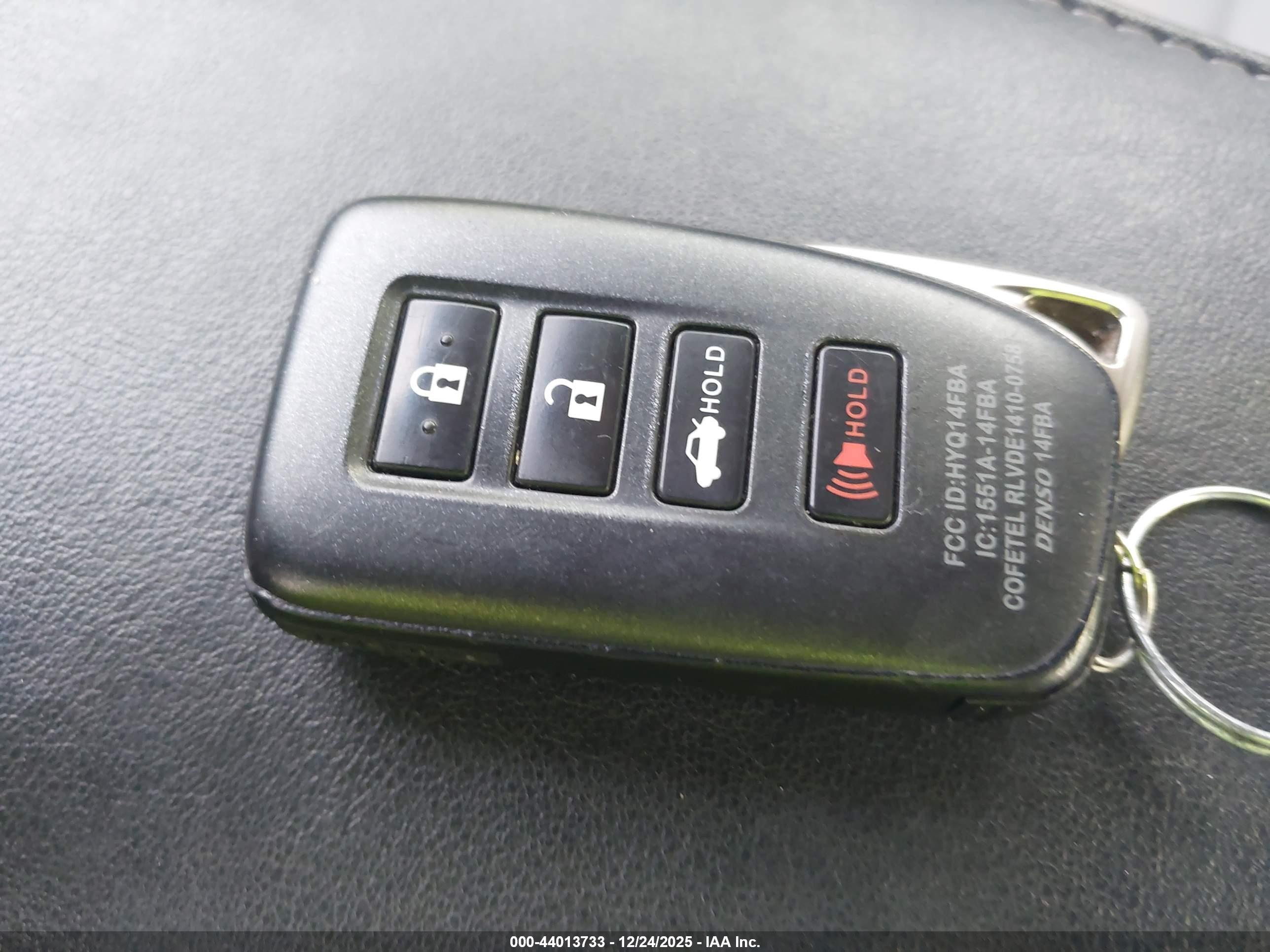 LEXUS ES image 11