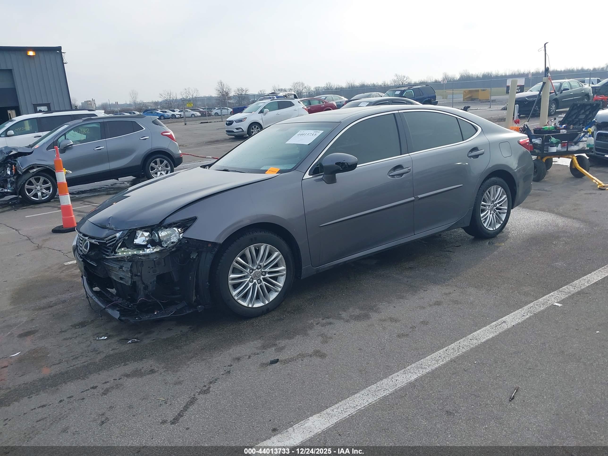LEXUS ES image 2