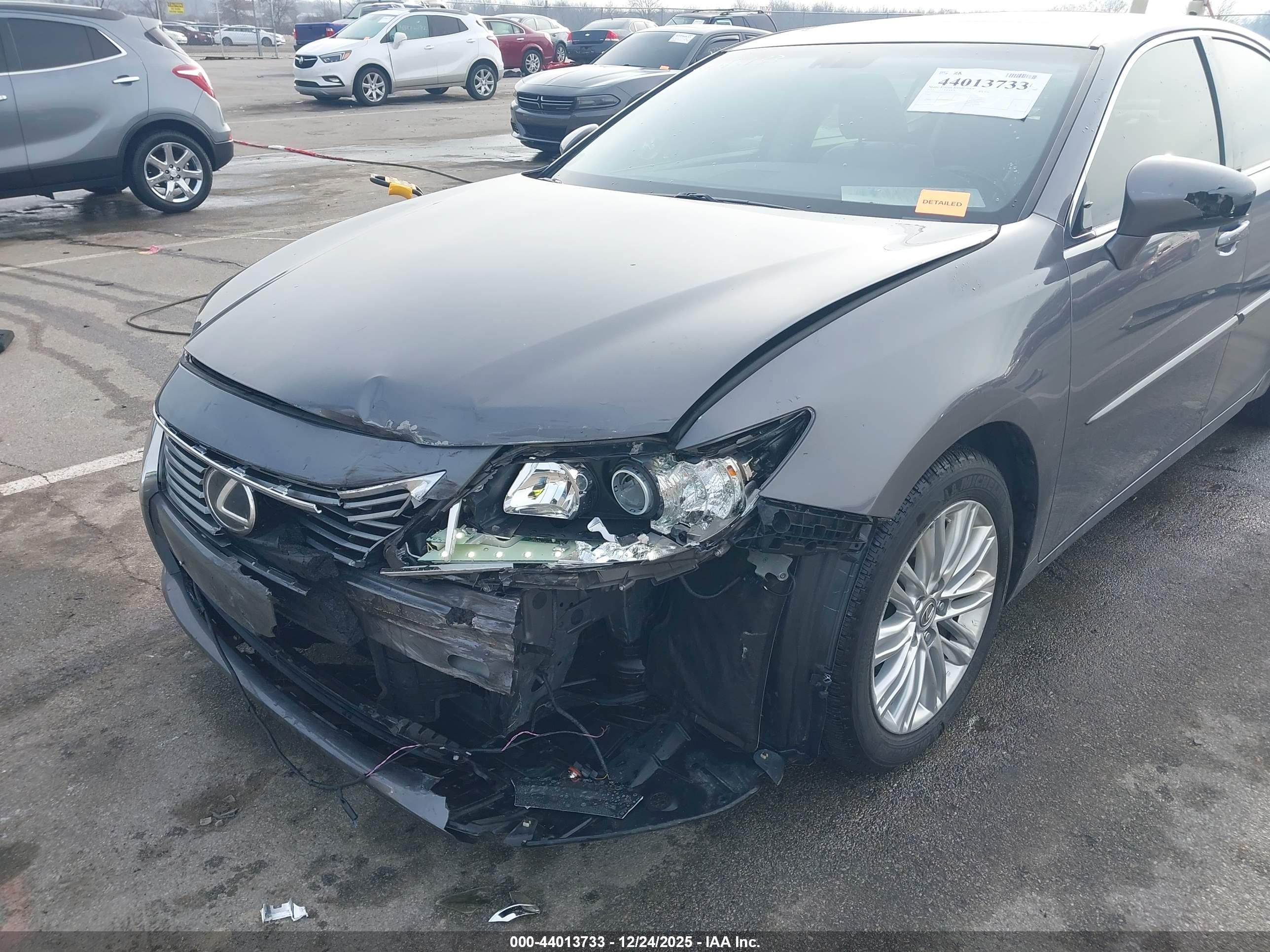 LEXUS ES image 6