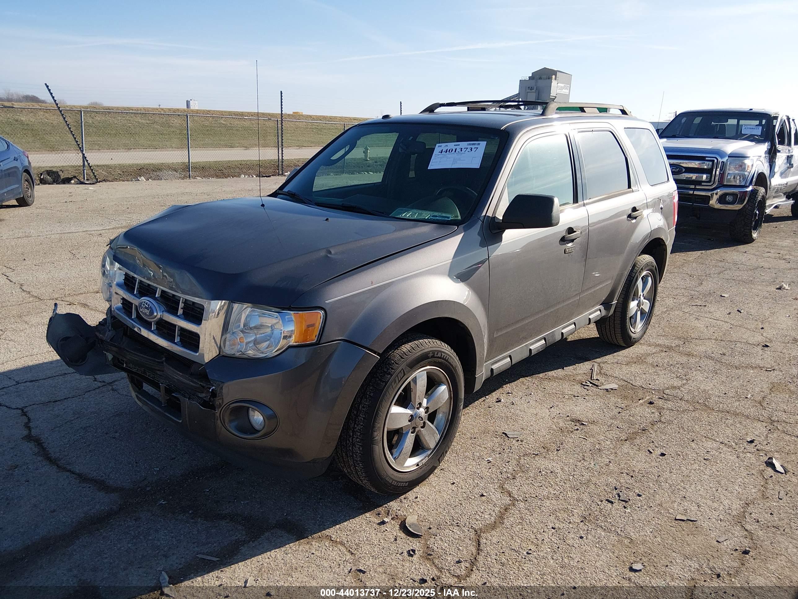 FORD ESCAPE image 2