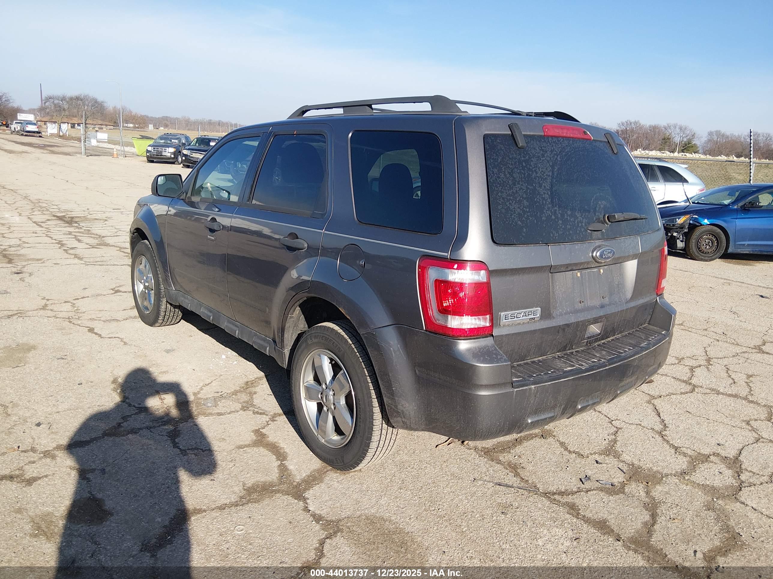 FORD ESCAPE image 3