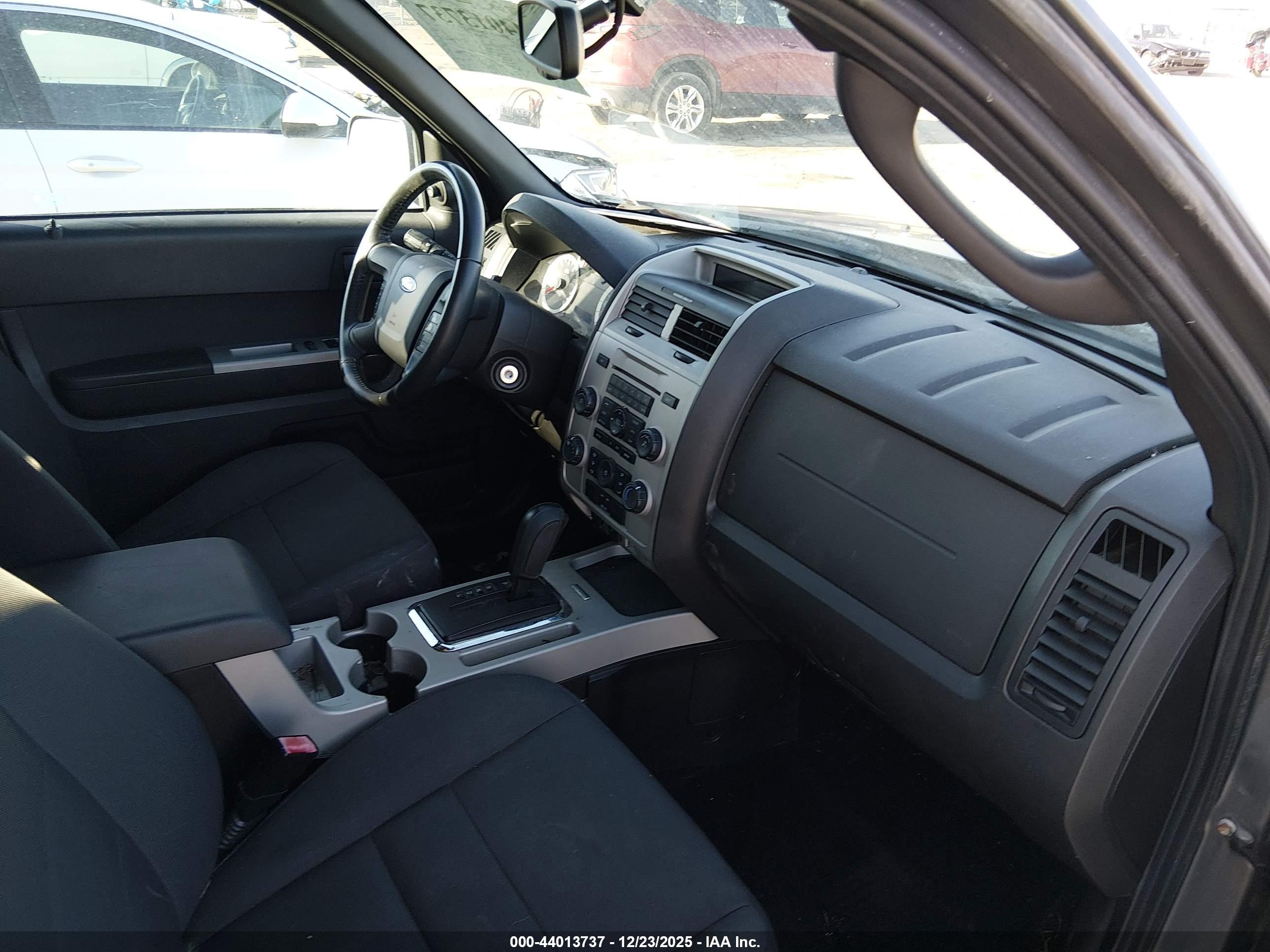 FORD ESCAPE image 5