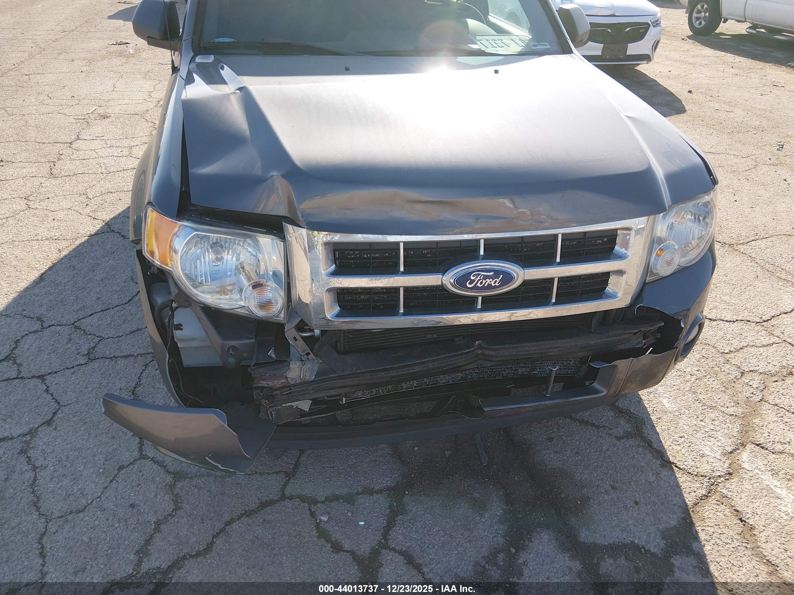 FORD ESCAPE image 6