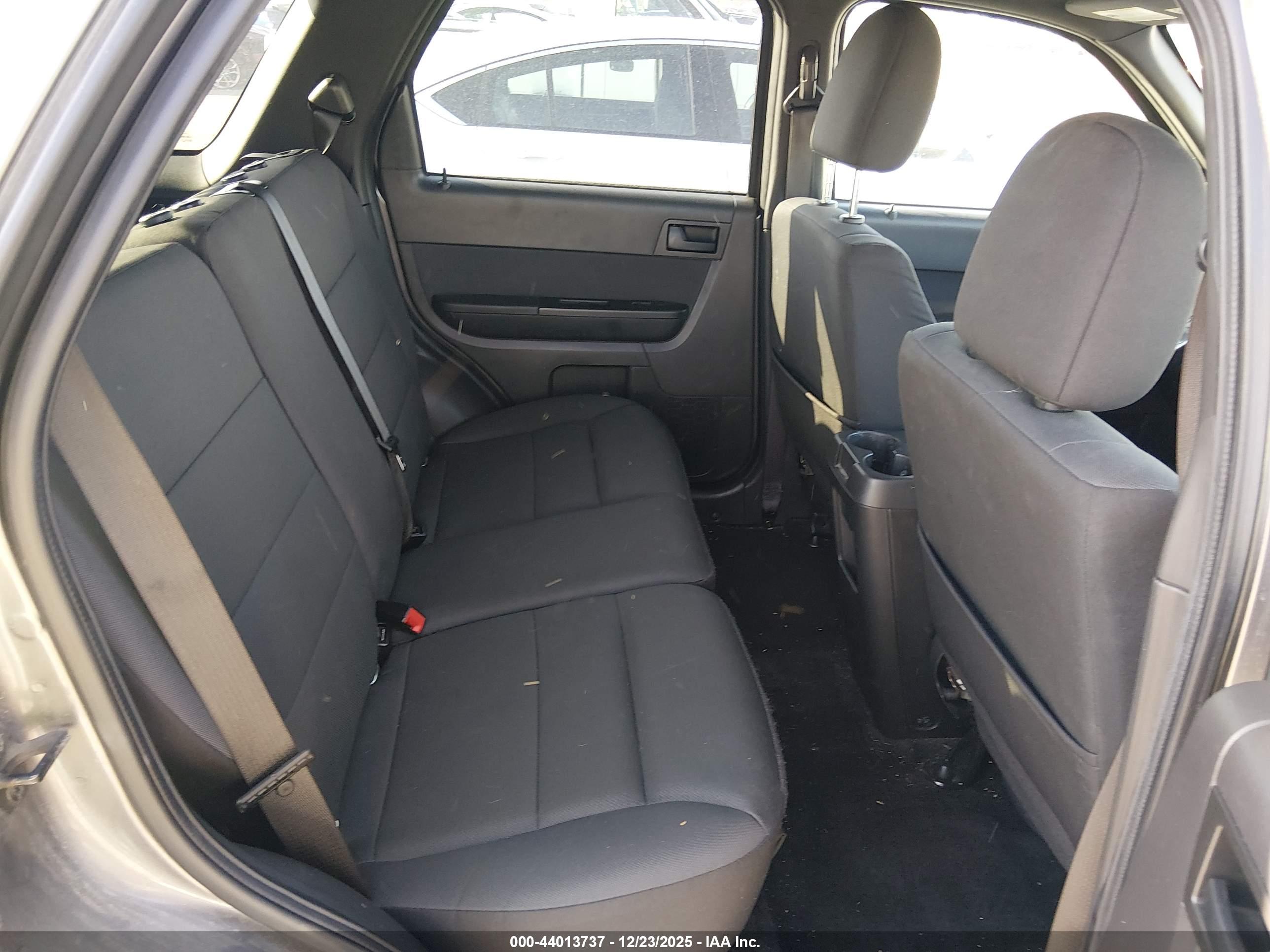 FORD ESCAPE image 8