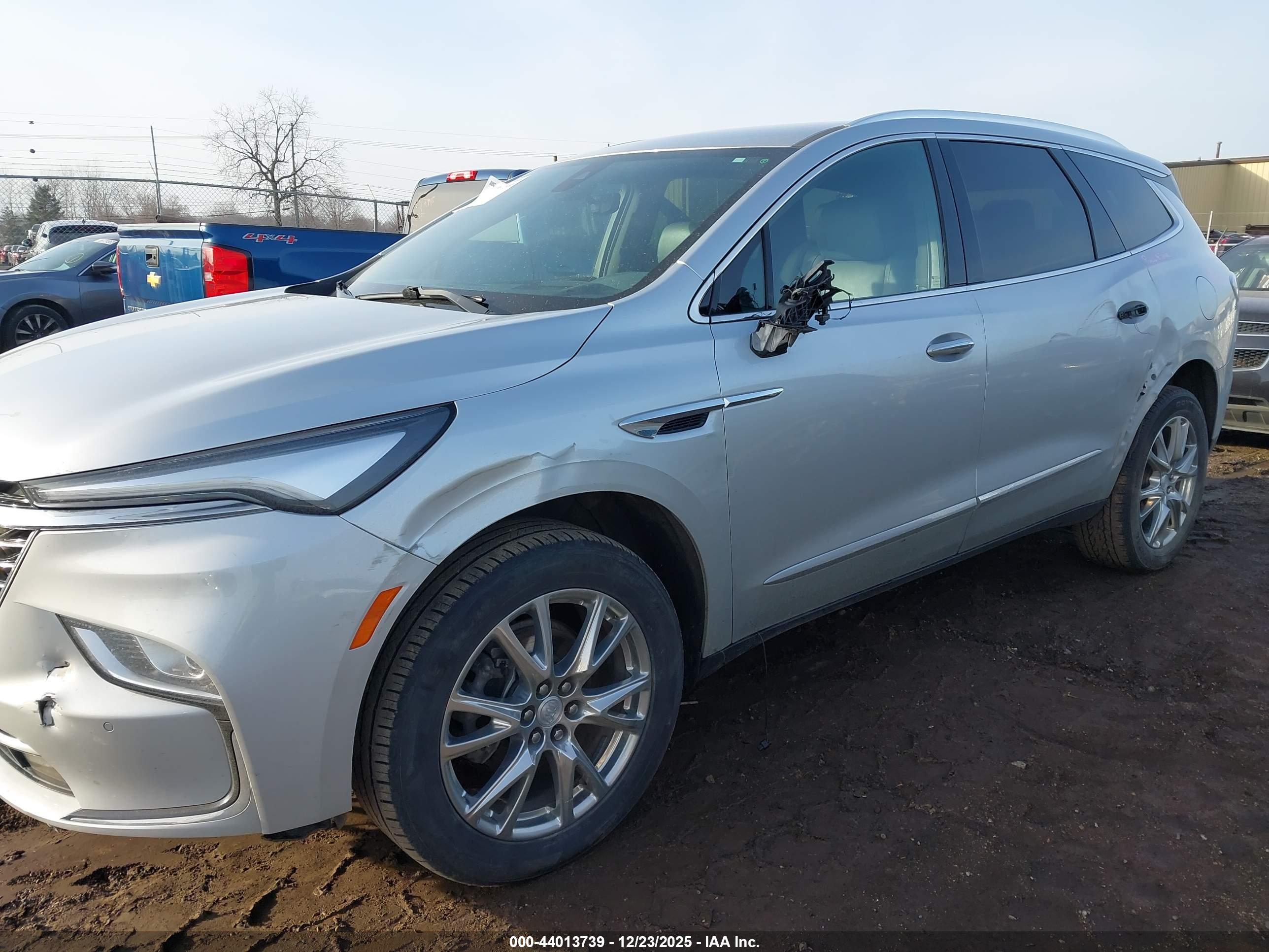 BUICK ENCLAVE image 2
