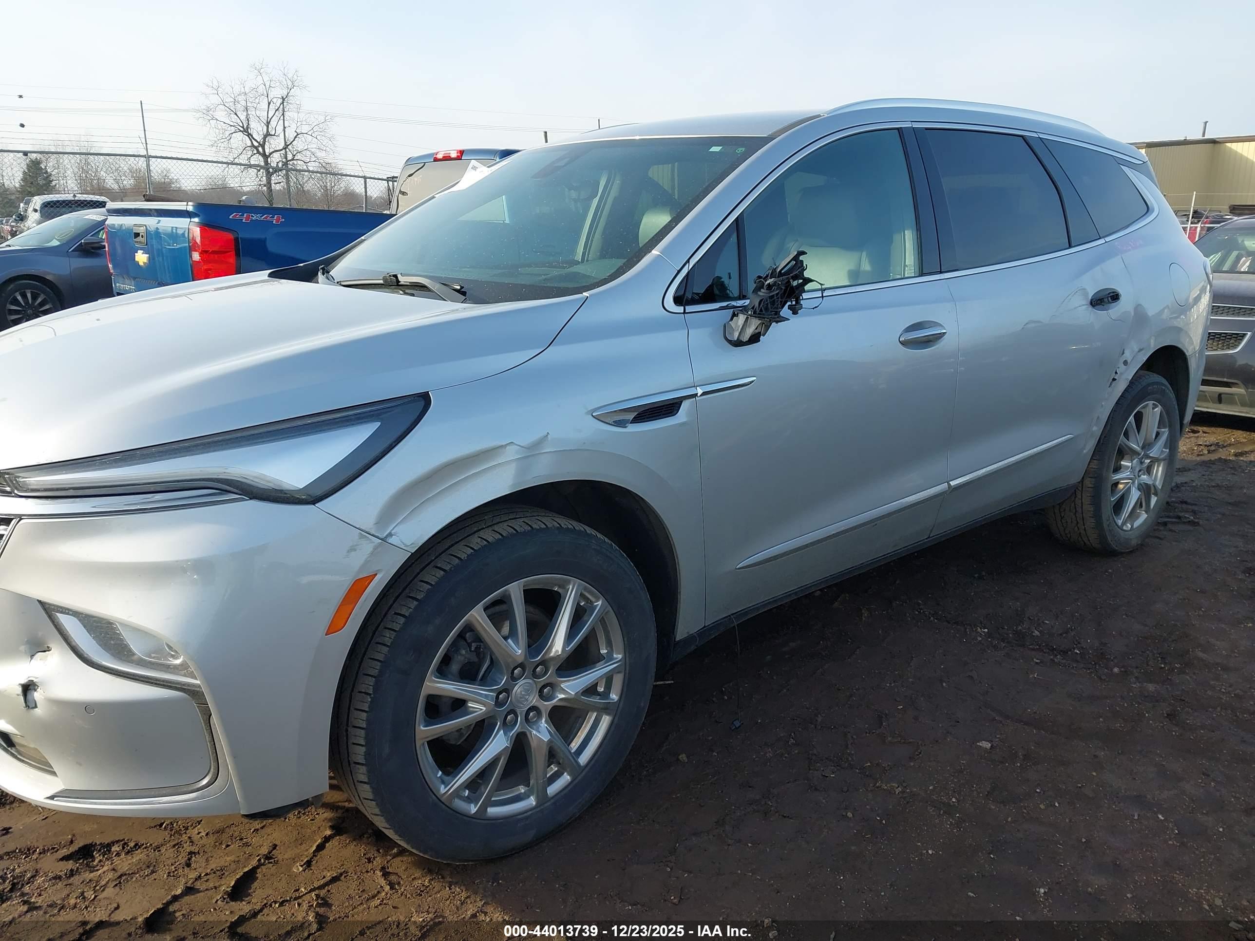 BUICK ENCLAVE image 6