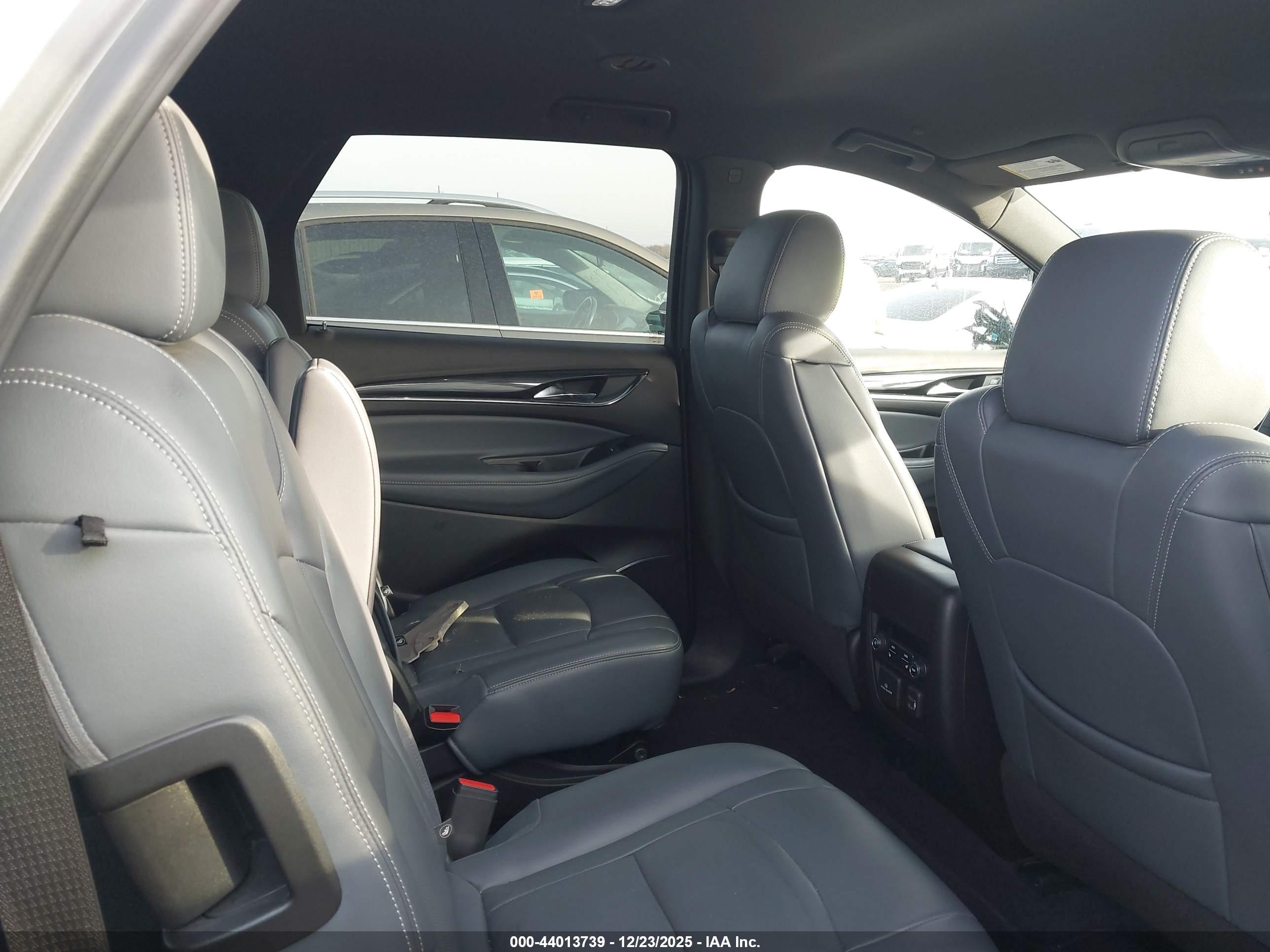 BUICK ENCLAVE image 8