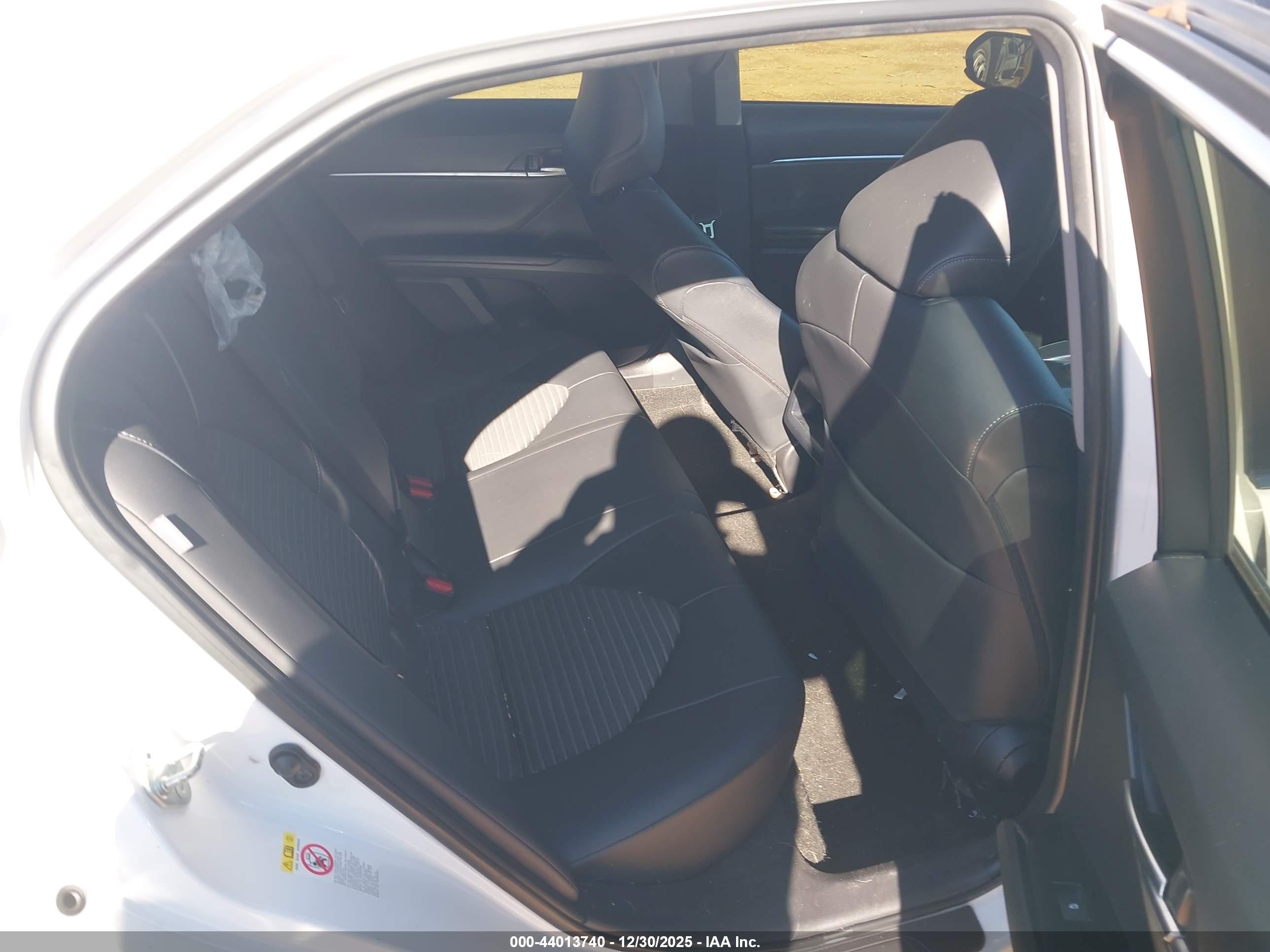 TOYOTA CAMRY image 8