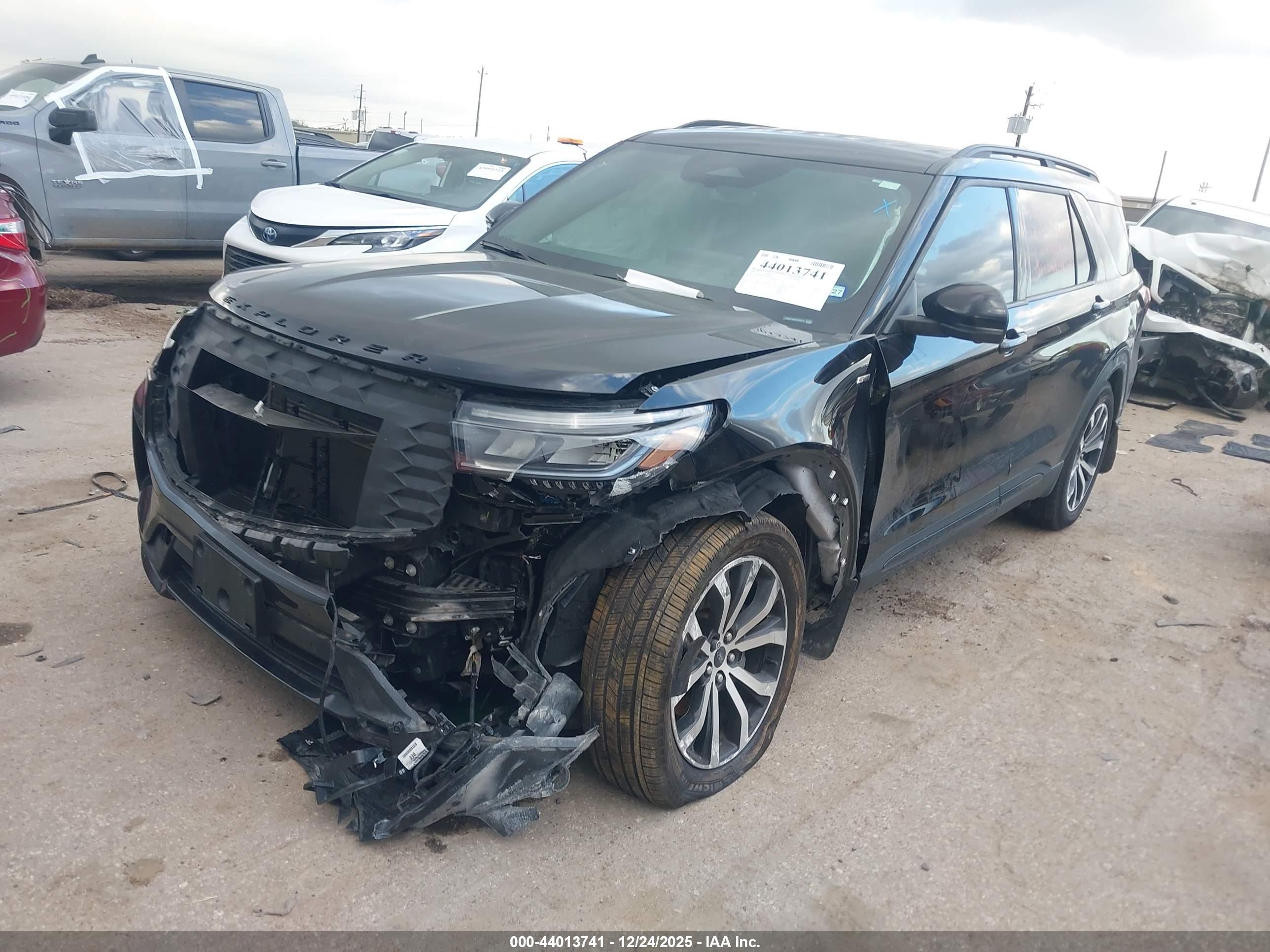 FORD EXPLORER image 2