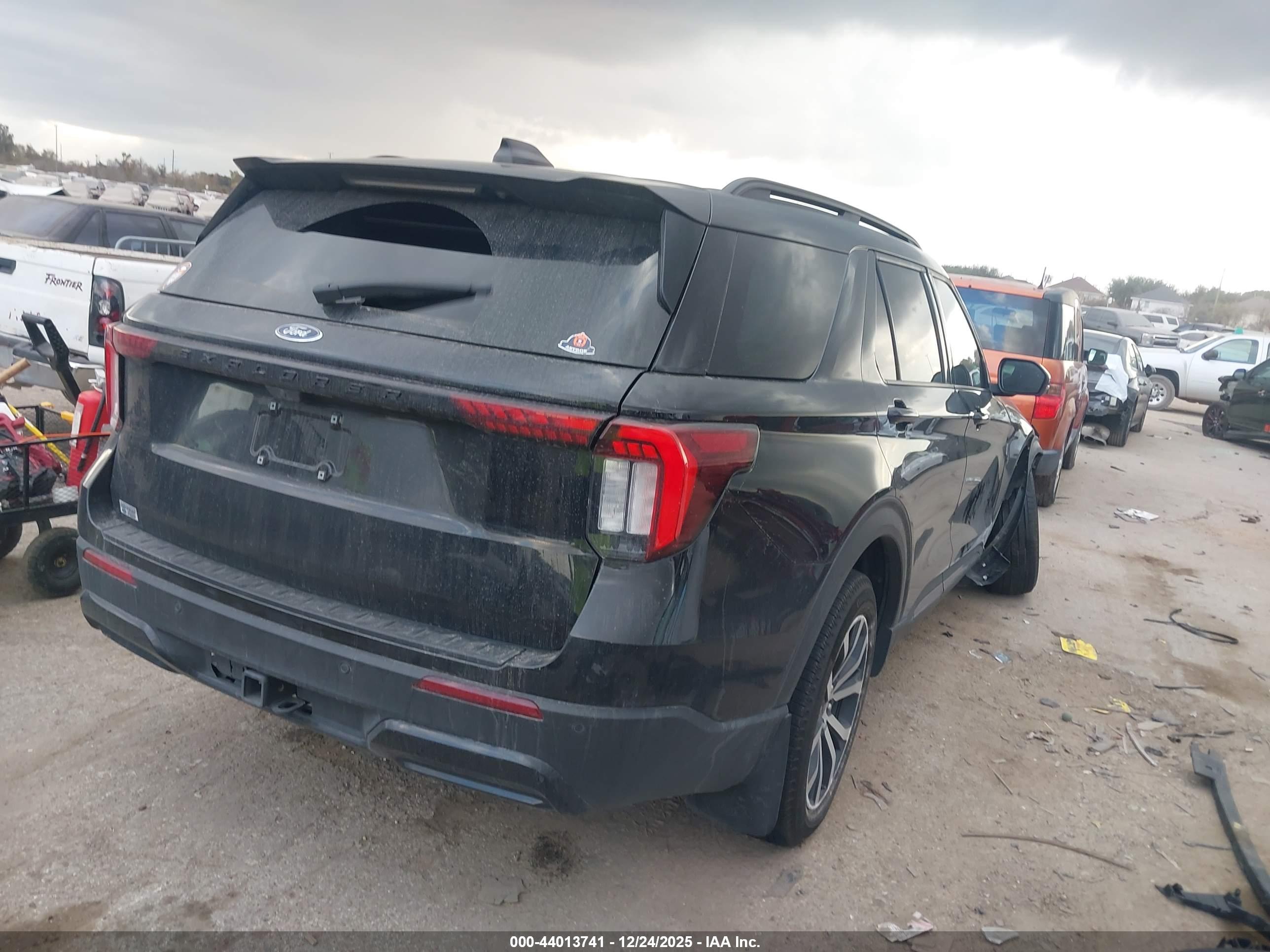 FORD EXPLORER image 4
