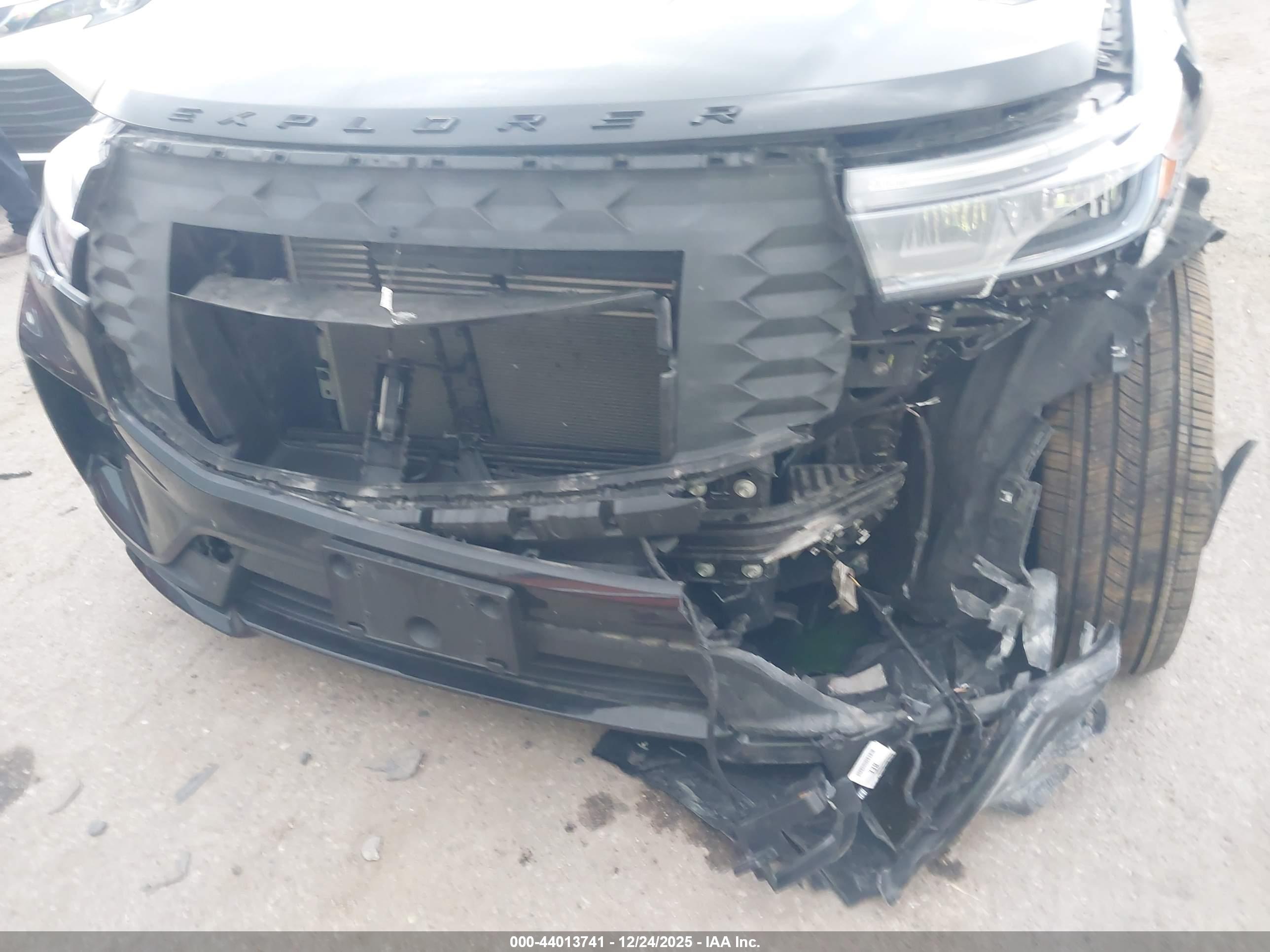 FORD EXPLORER image 6