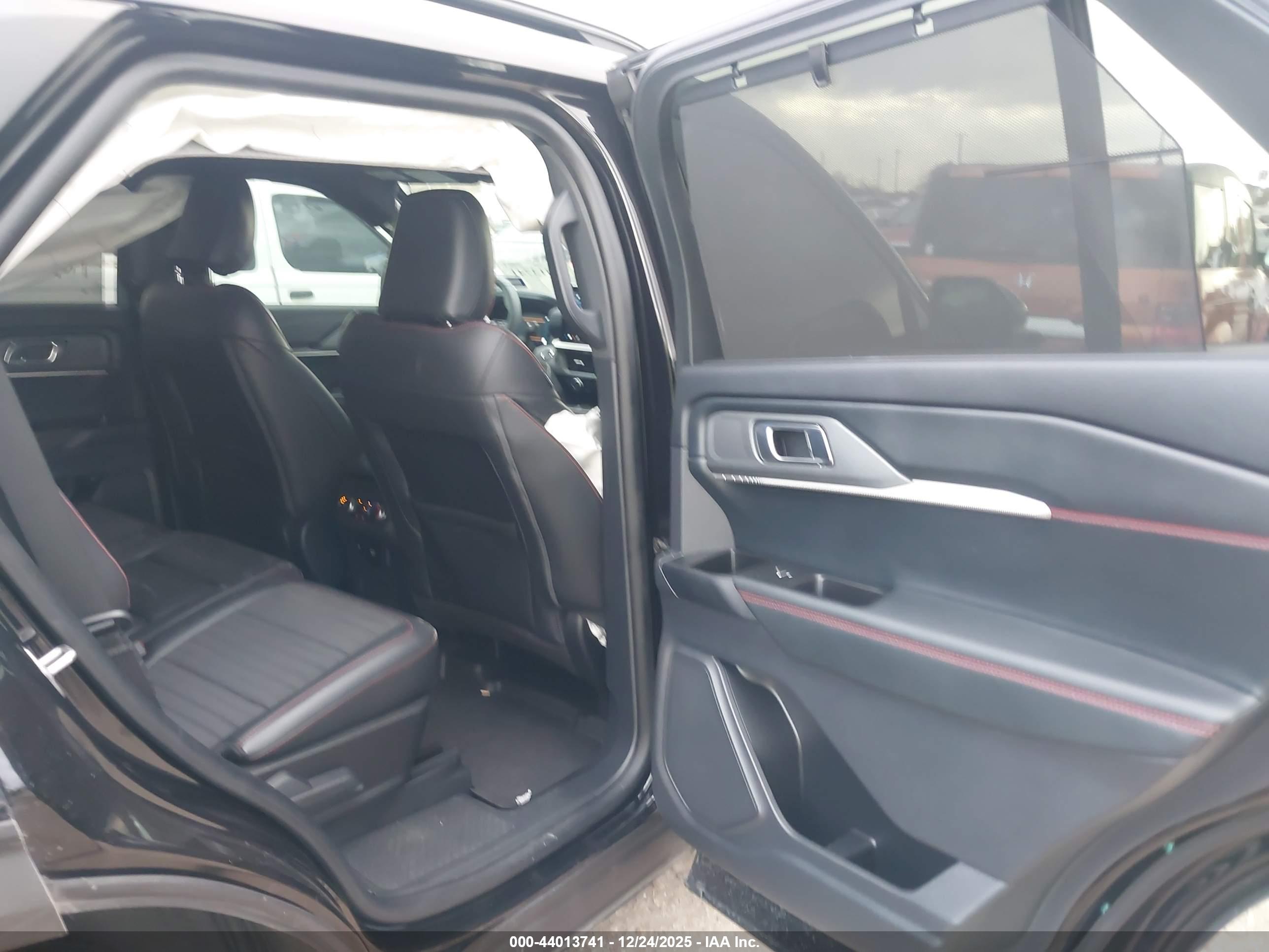 FORD EXPLORER image 8