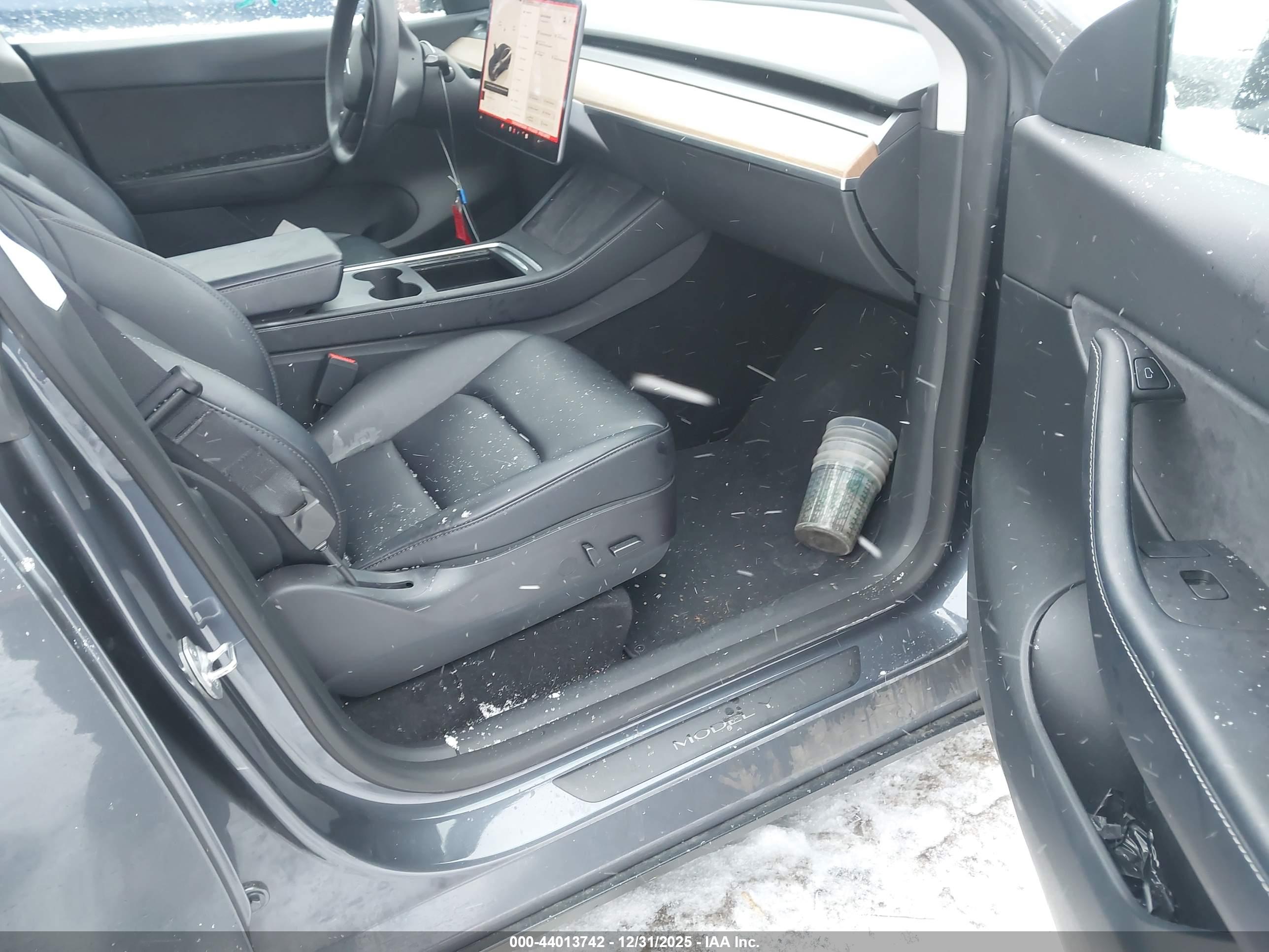 TESLA MODEL image 5
