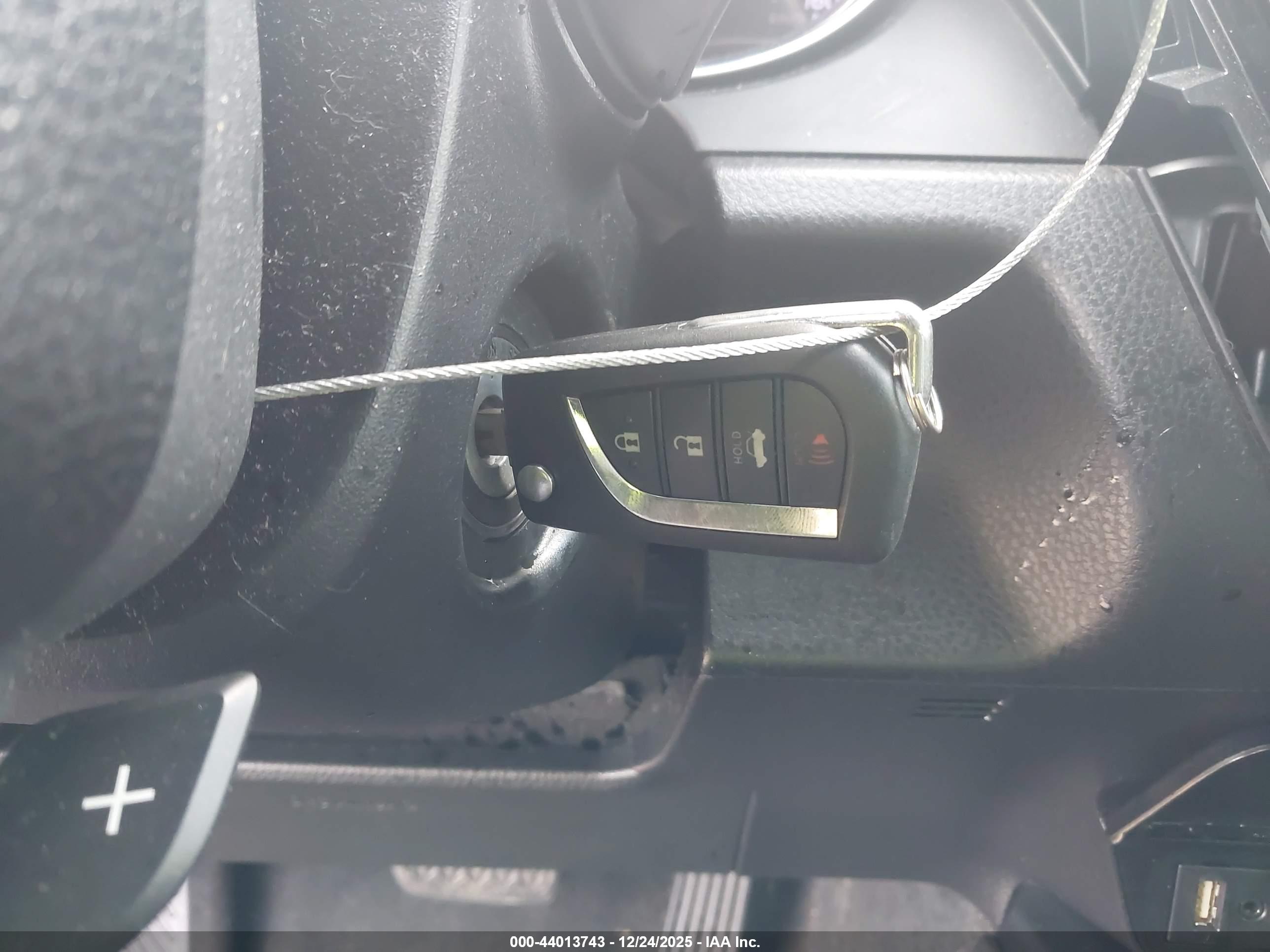 TOYOTA CAMRY image 11