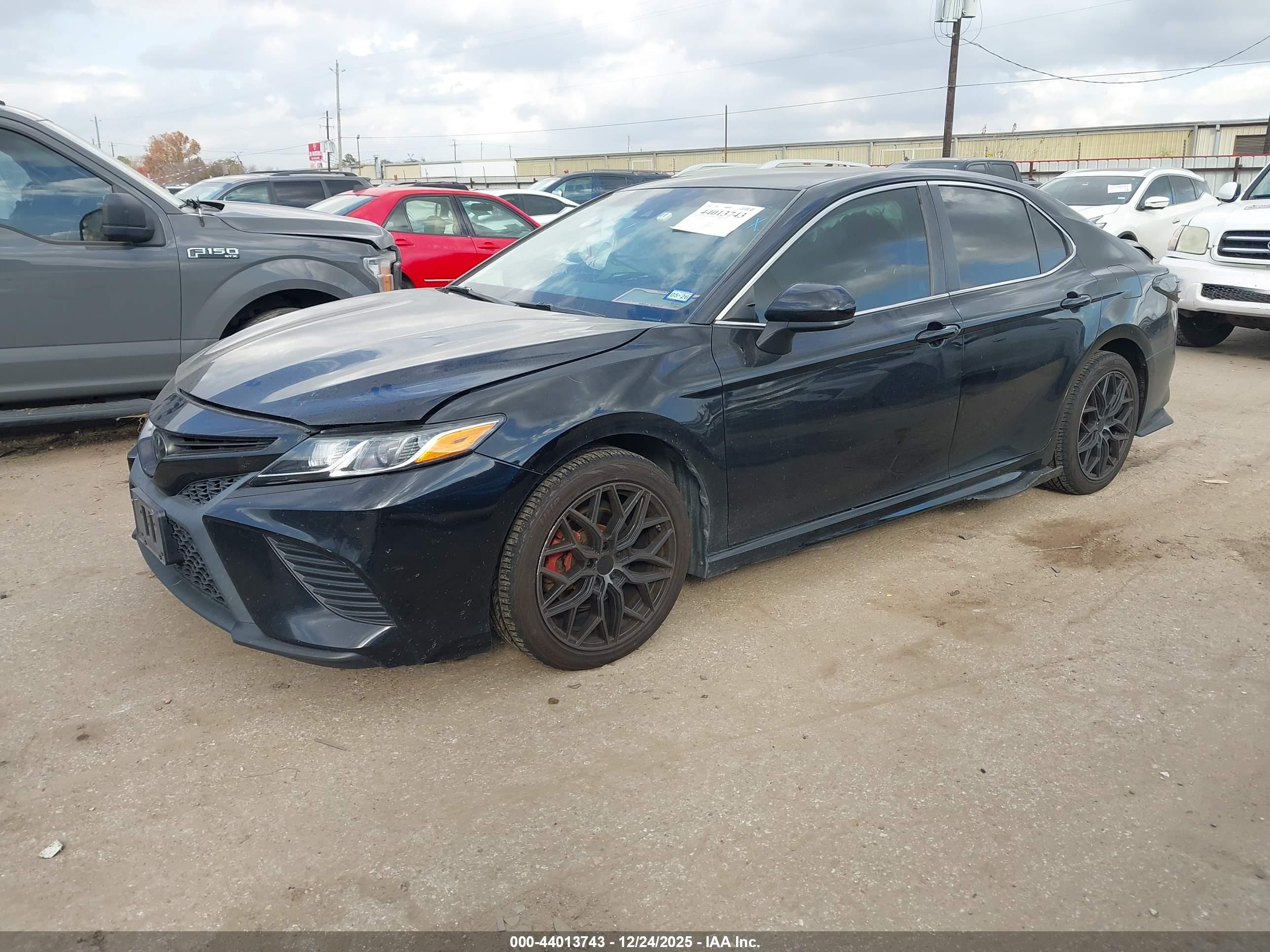 TOYOTA CAMRY image 2