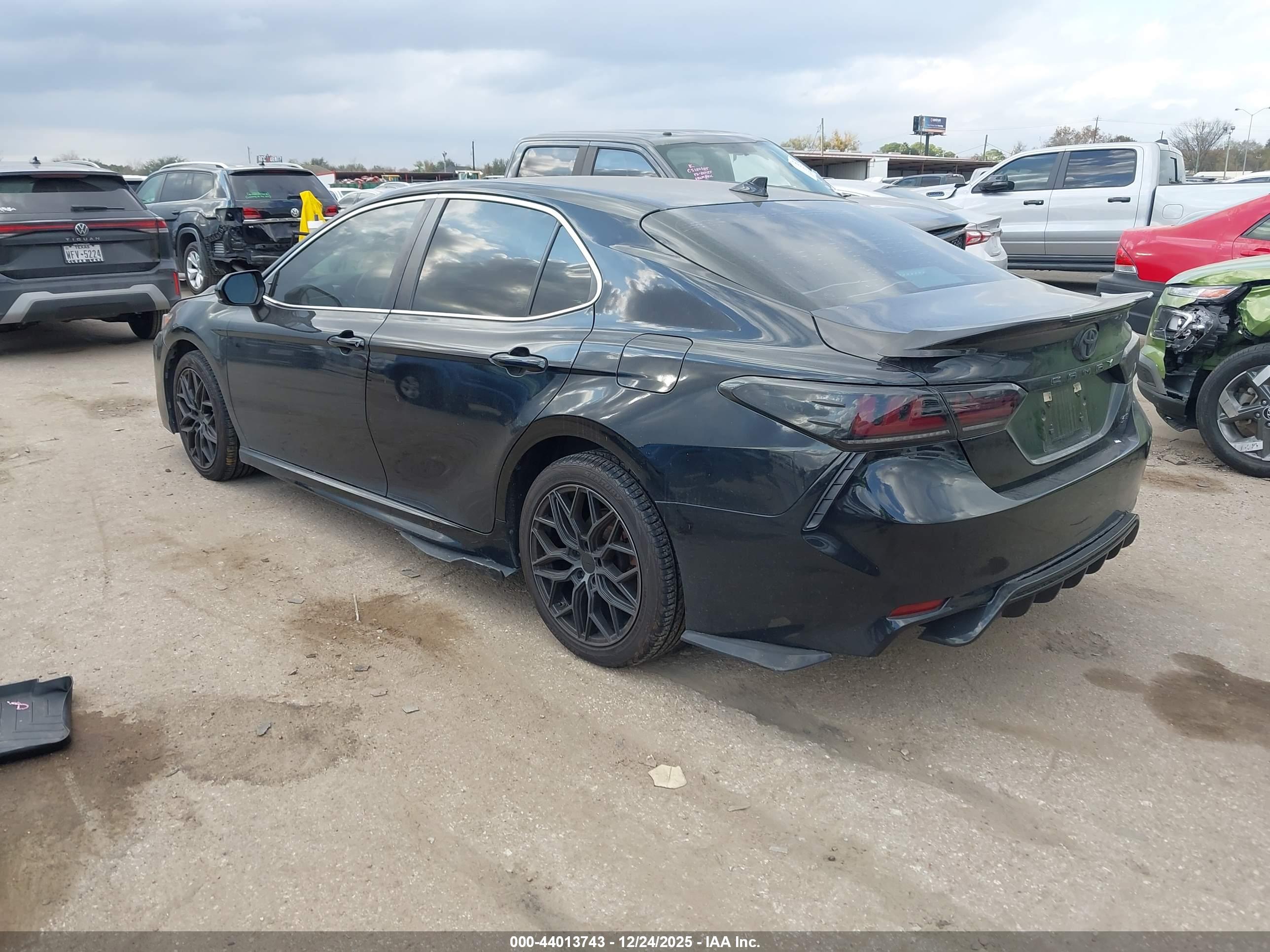 TOYOTA CAMRY image 3