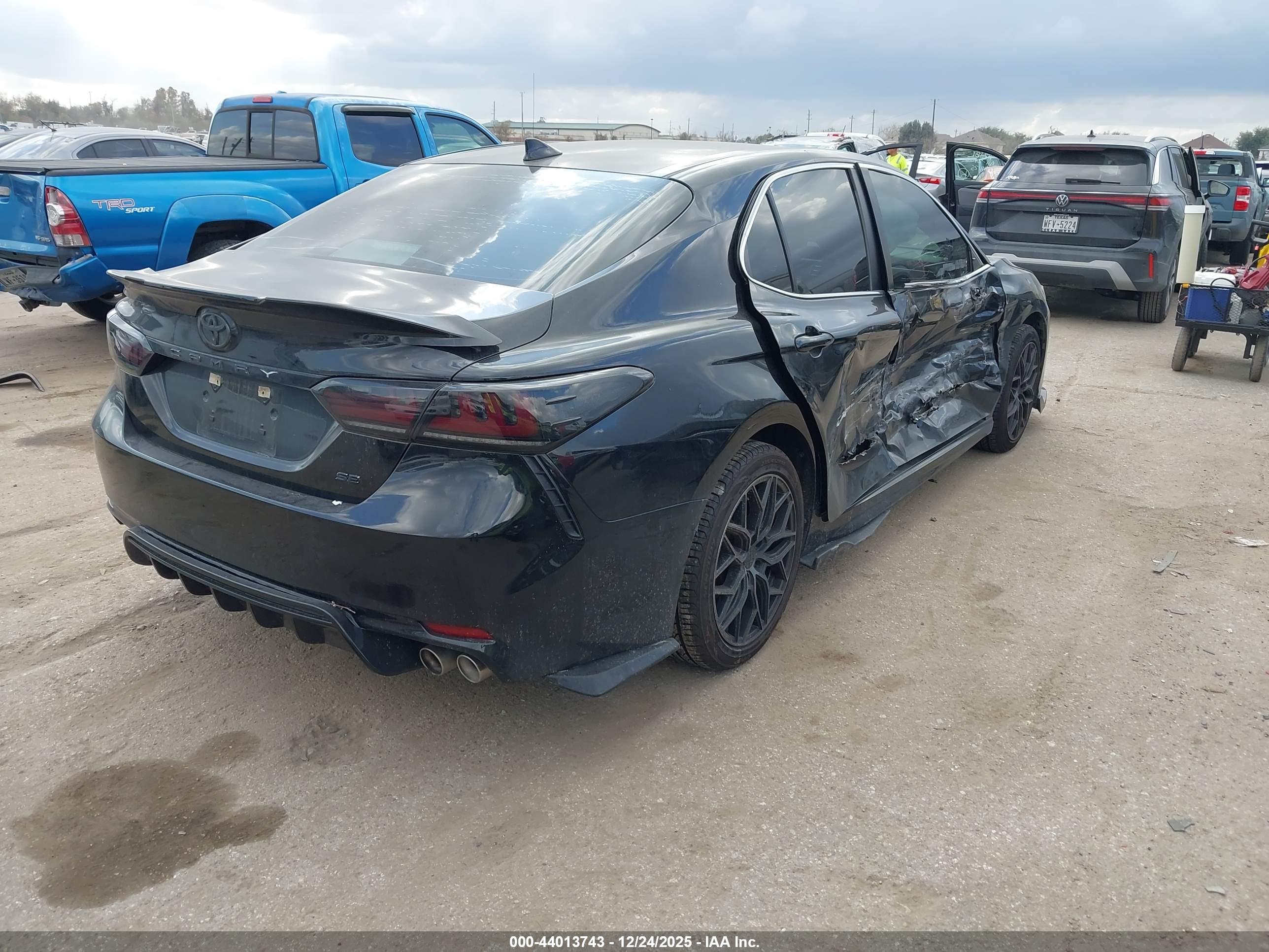TOYOTA CAMRY image 4
