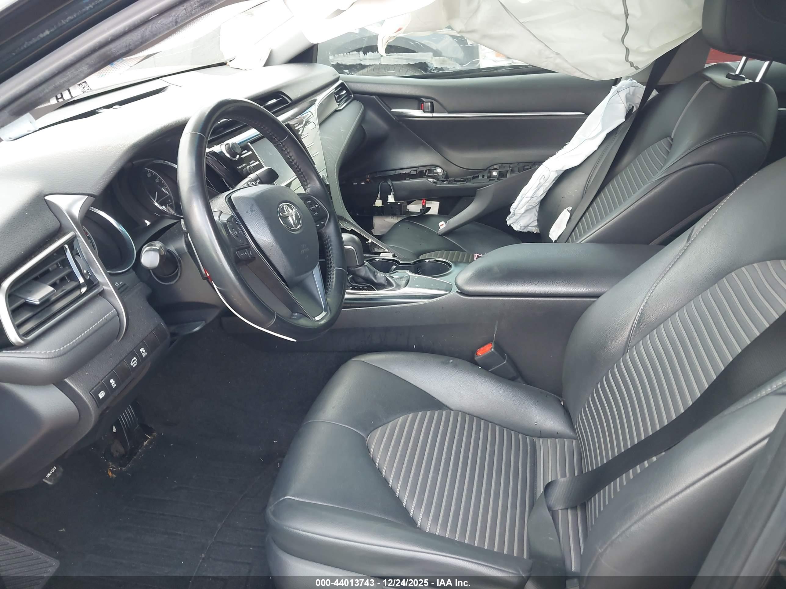 TOYOTA CAMRY image 5