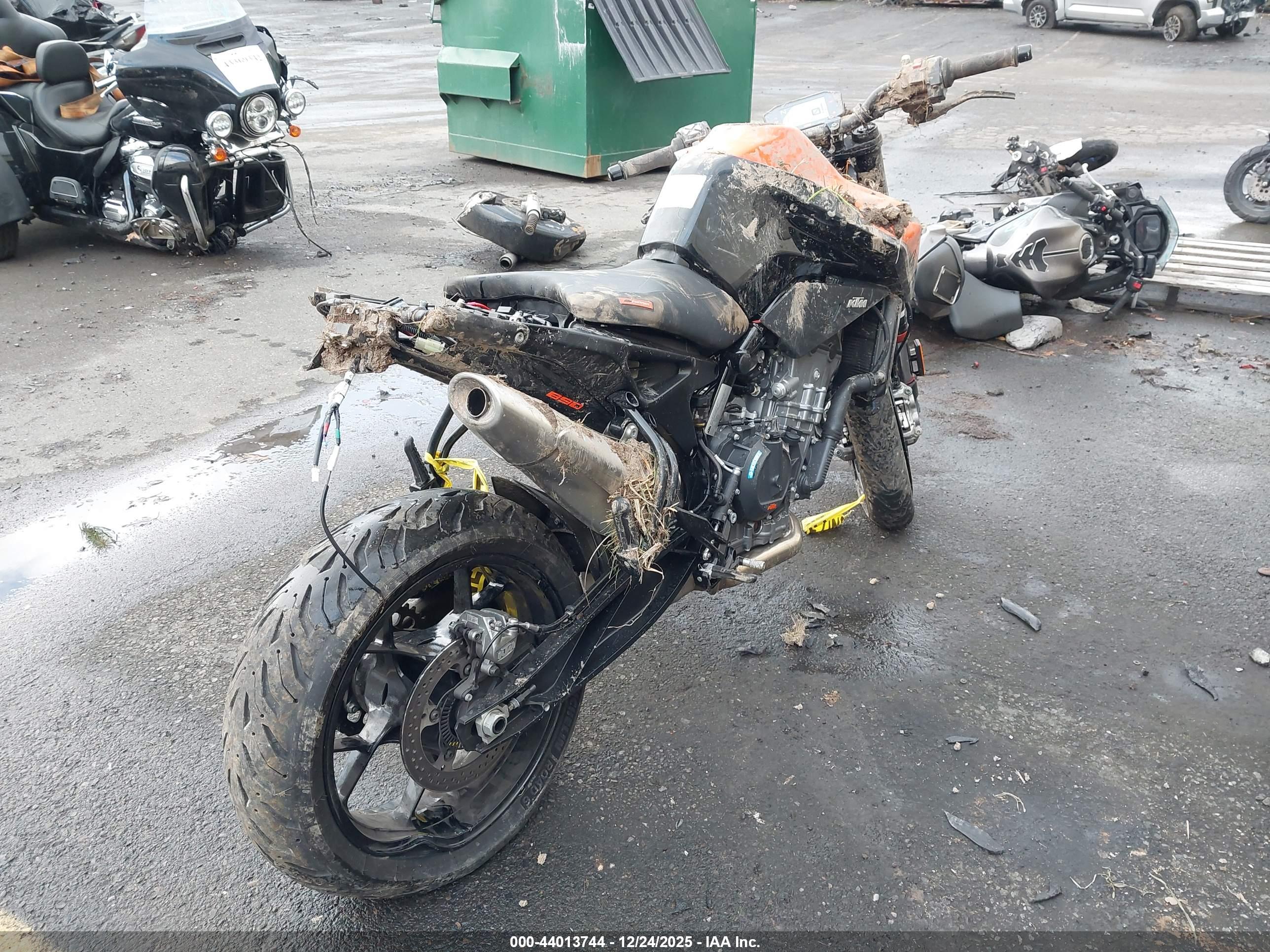 KTM 890 image 4