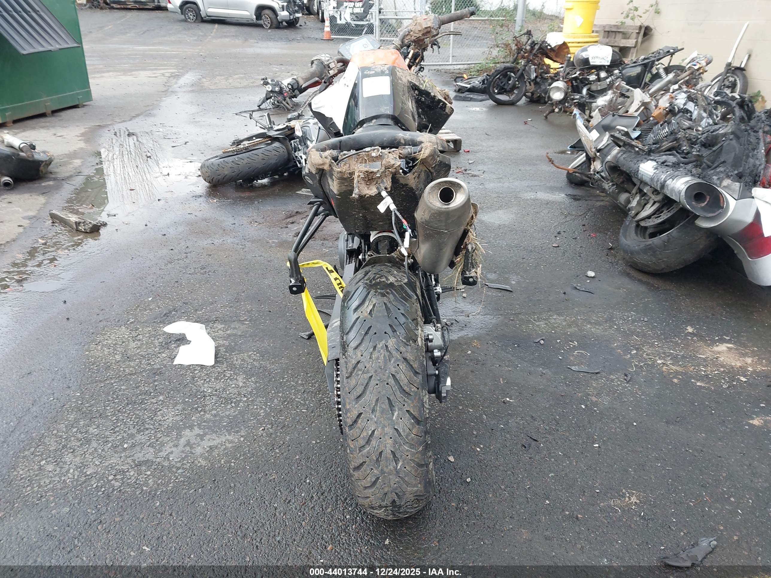 KTM 890 image 6
