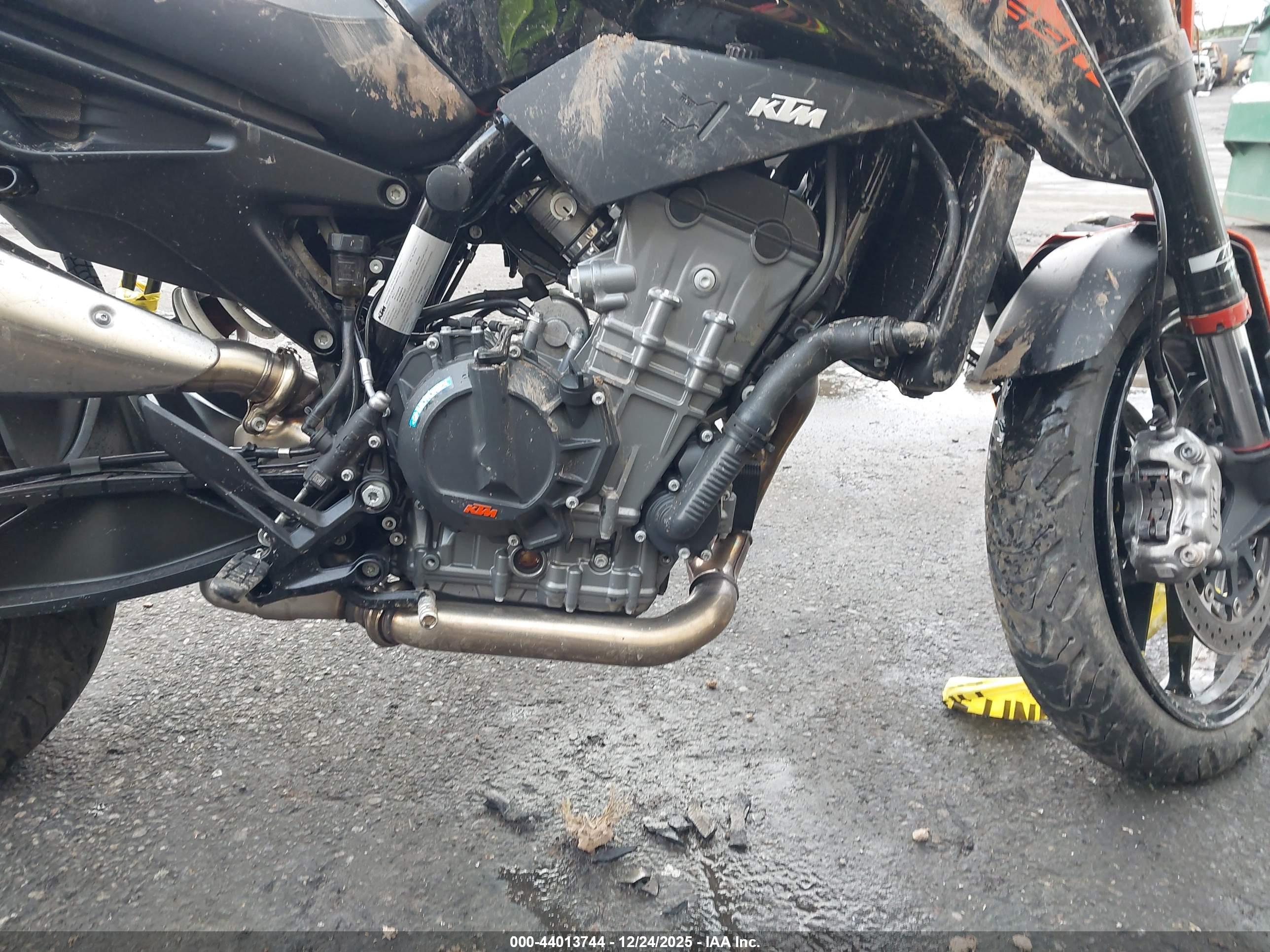 KTM 890 image 8