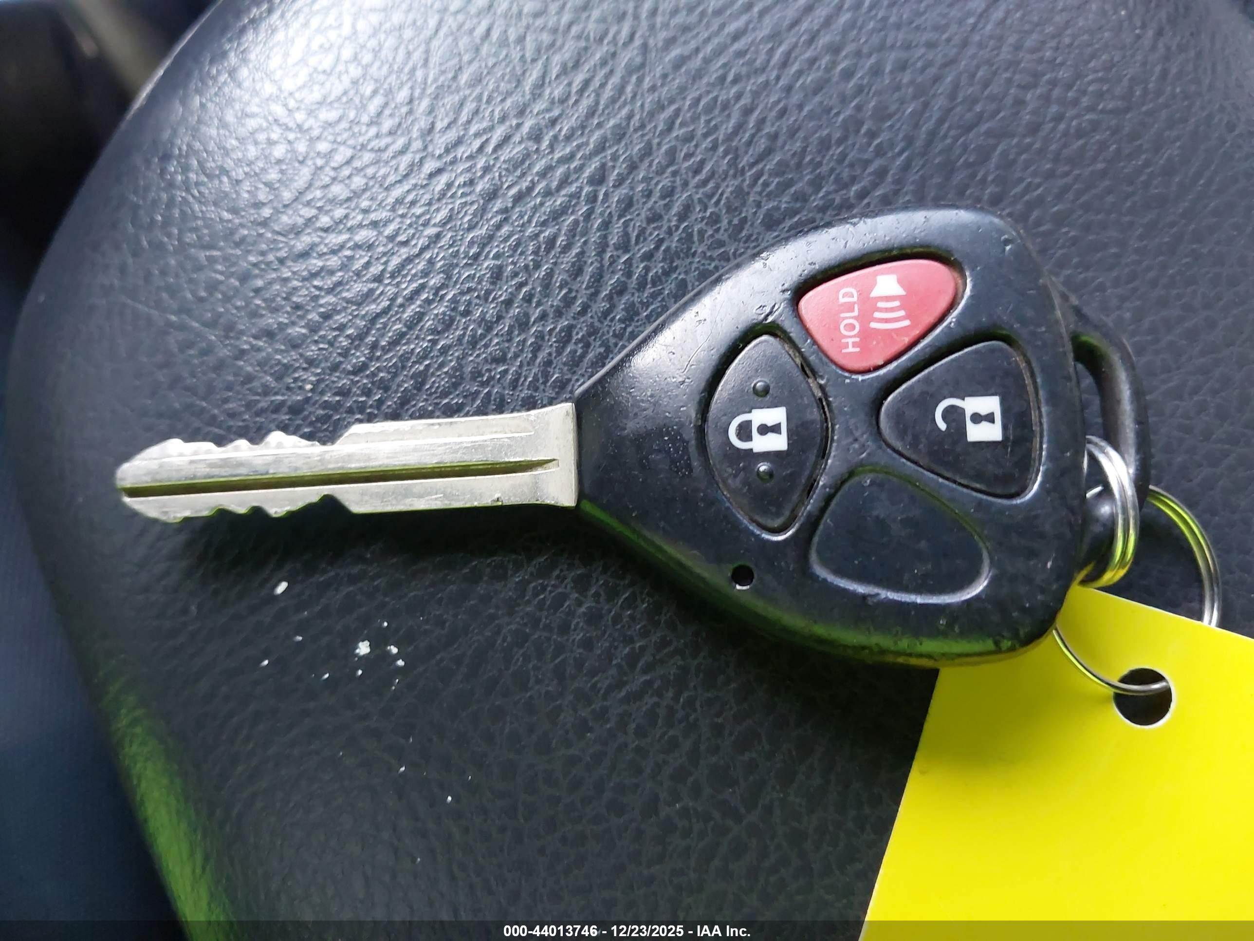 TOYOTA RAV4 image 11