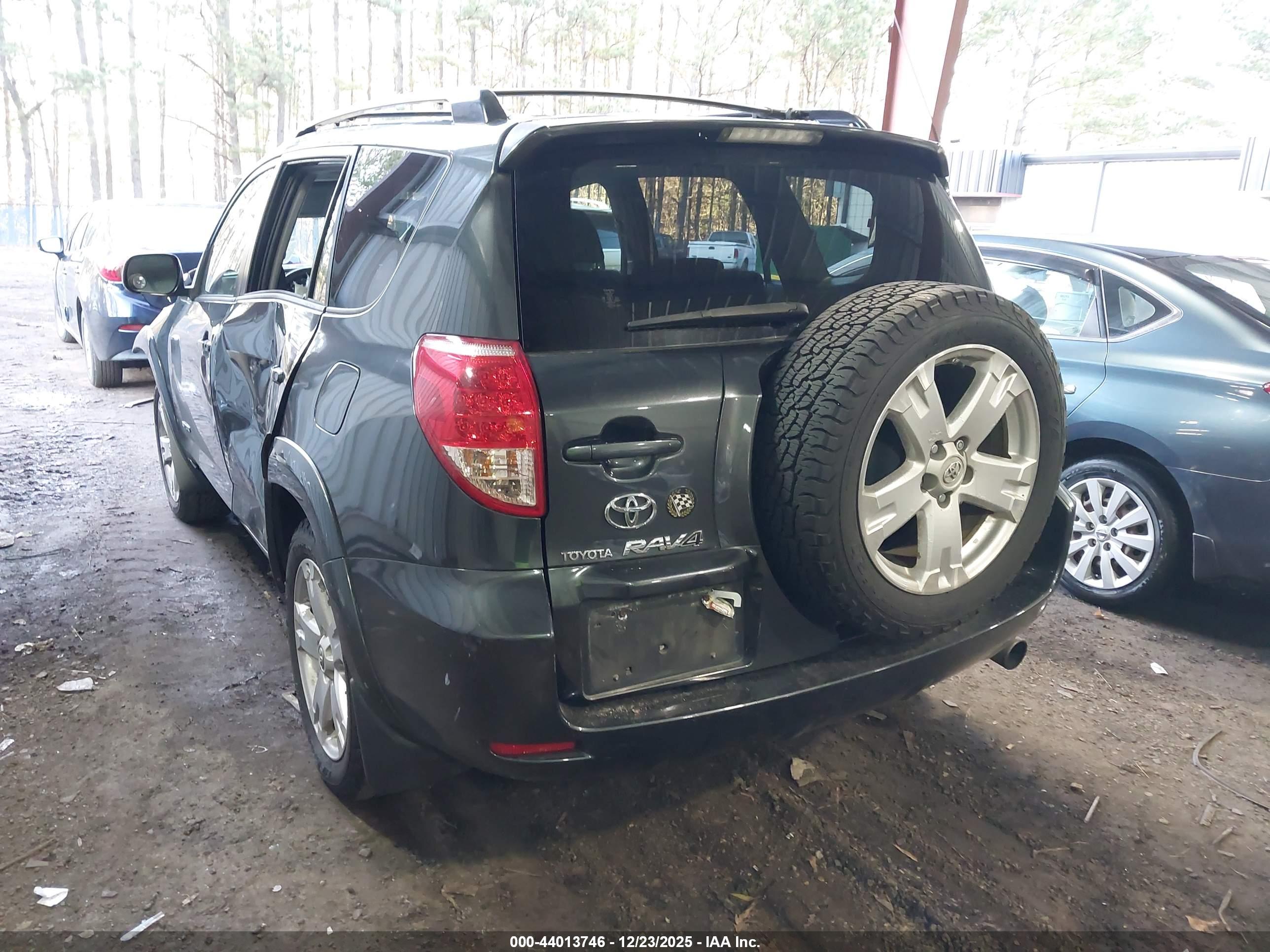 TOYOTA RAV4 image 3