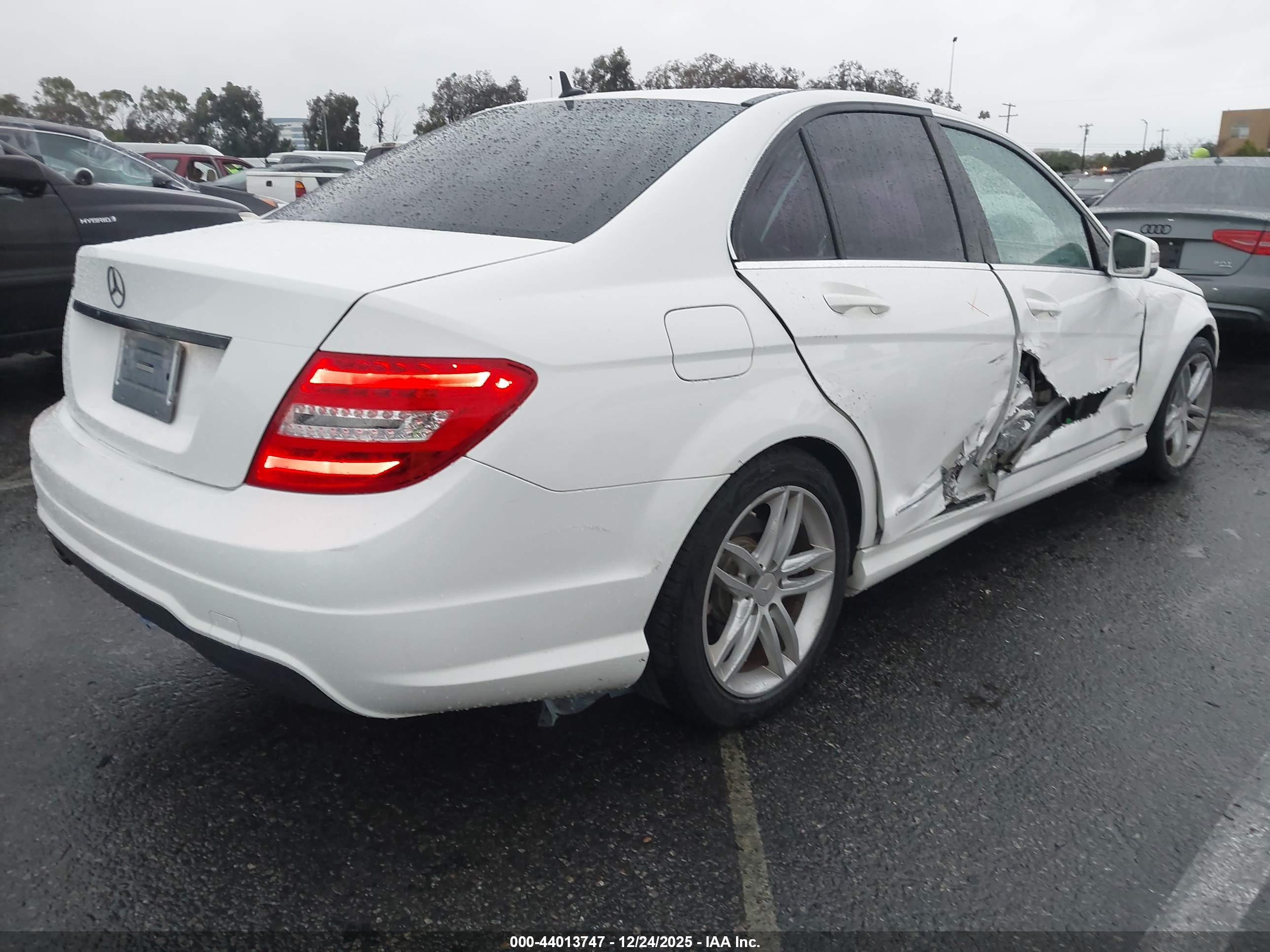 MERCEDES-BENZ C image 4