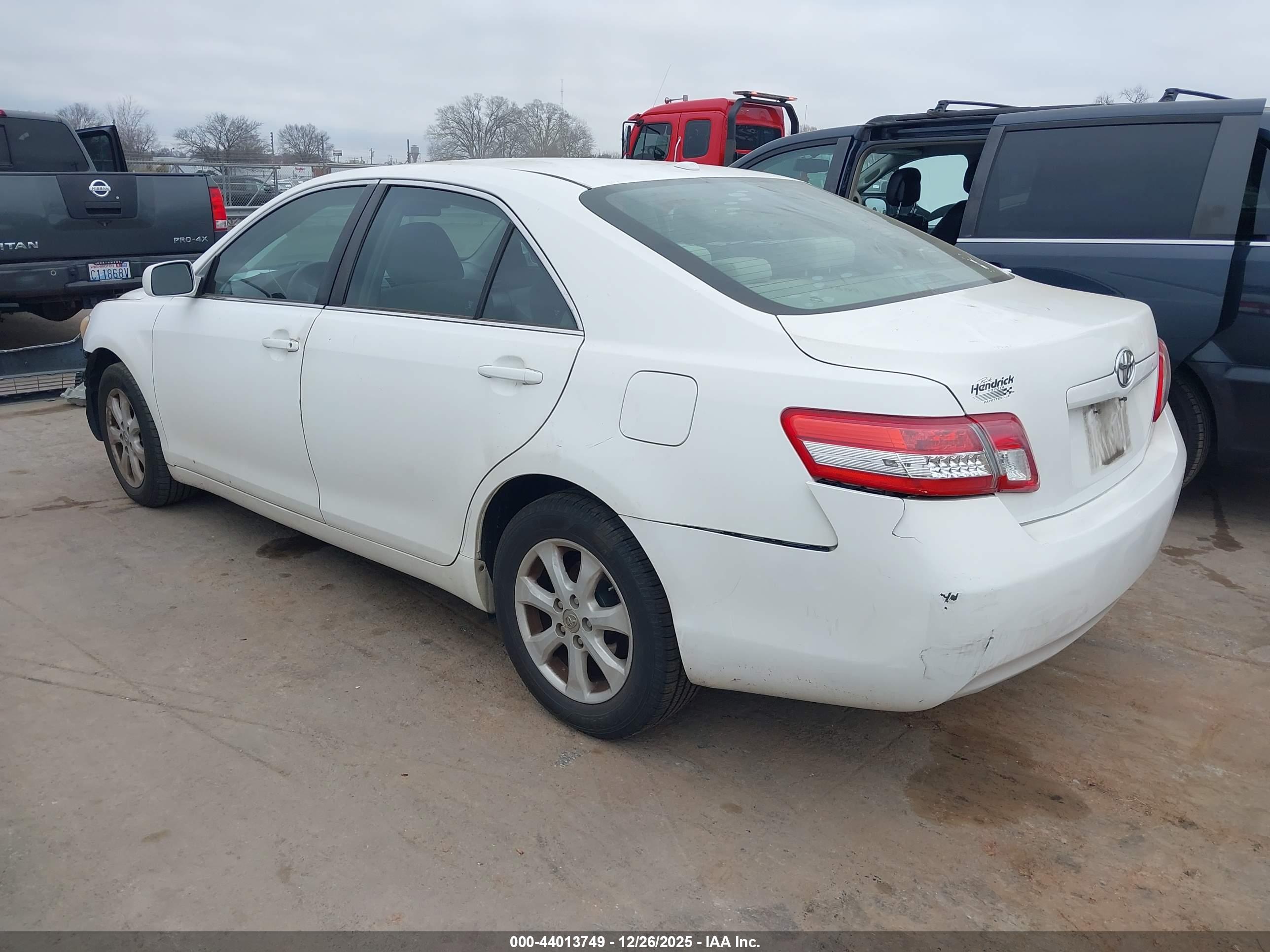 TOYOTA CAMRY image 3