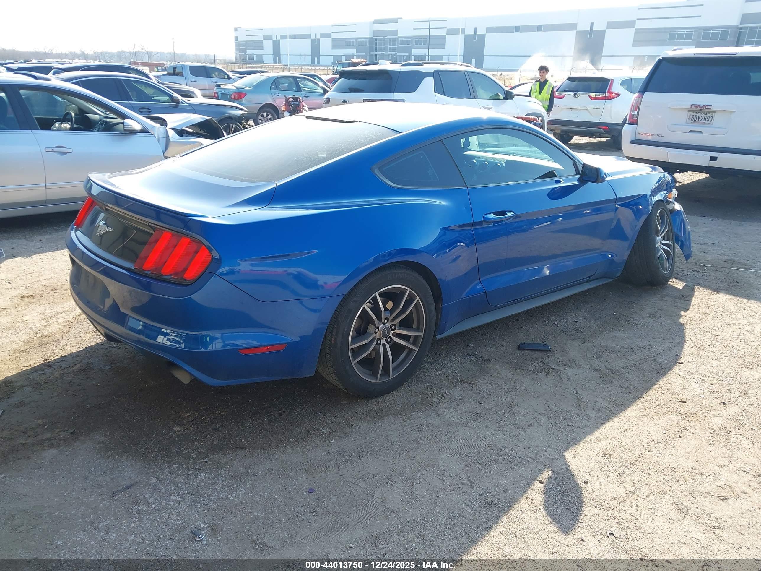 FORD MUSTANG image 4