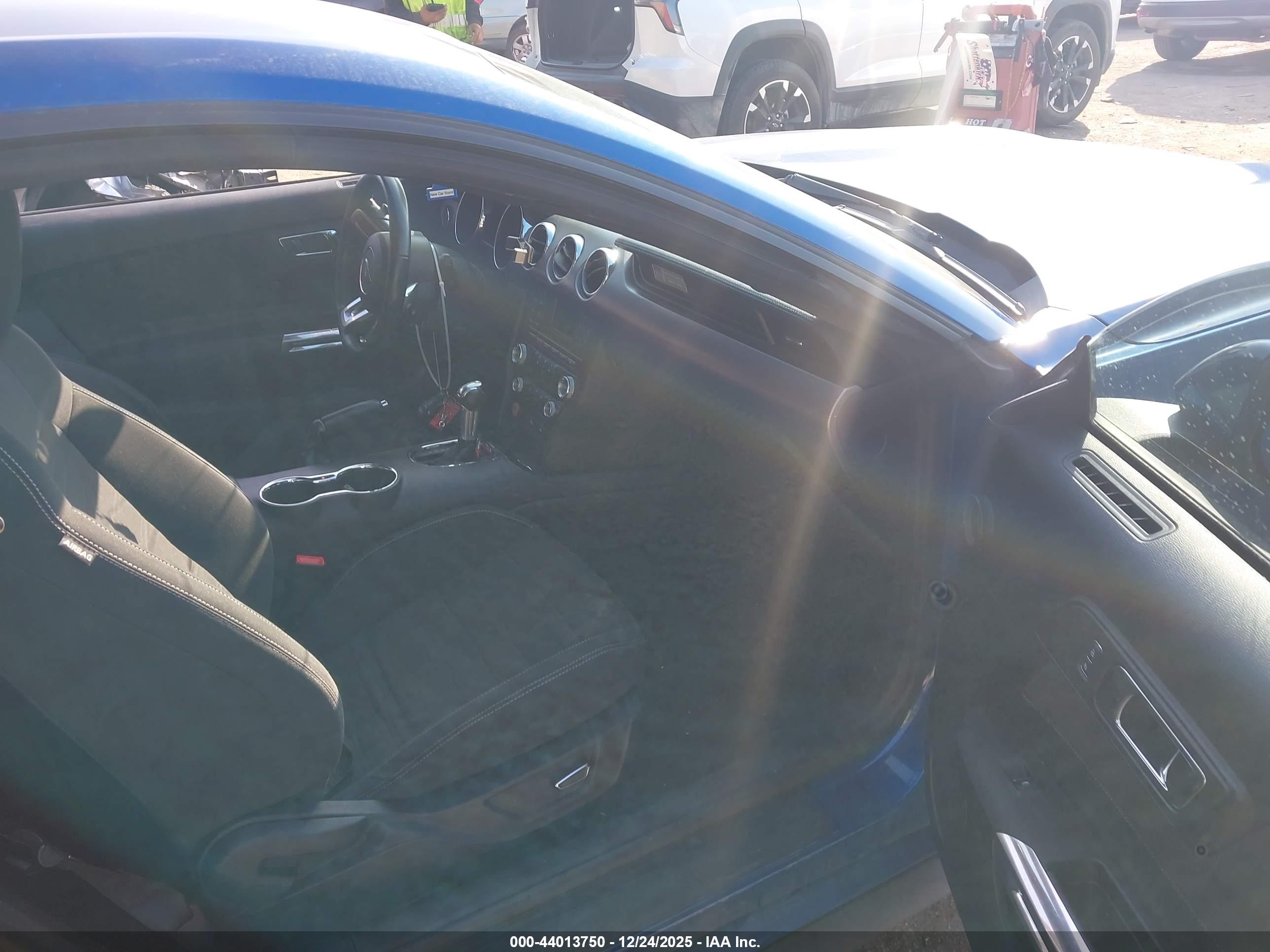 FORD MUSTANG image 5